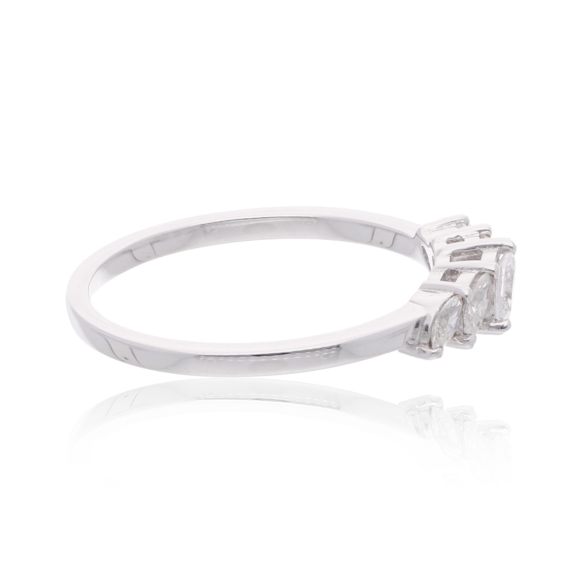 Taille Marquise Bague jonc en or blanc 18 carats avec diamant marquise de 0,32 carat de pureté en vente