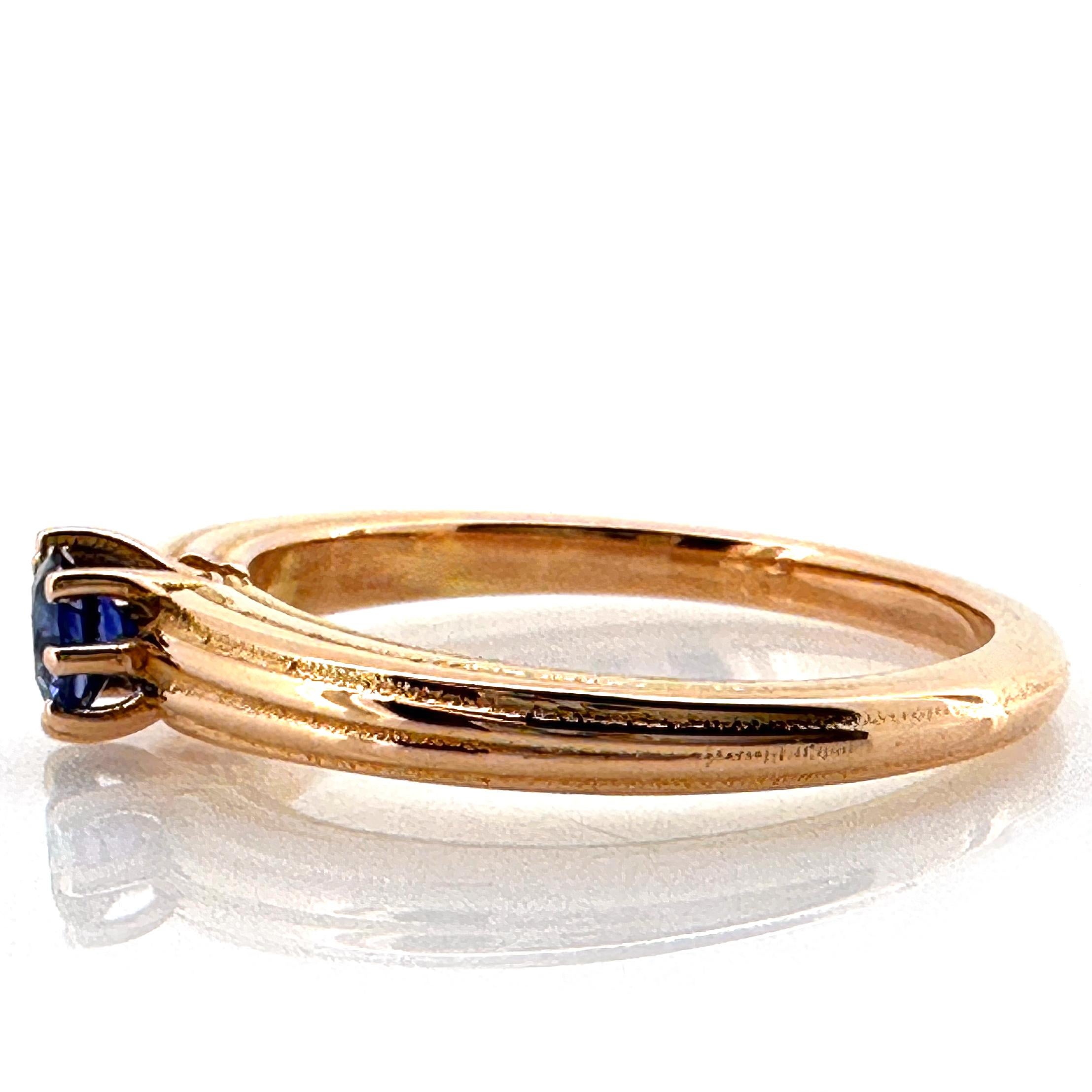 0.32 Carat Zambian Sapphire in Fluted & Tapered Rose Gold Solitaire Ring For Sale 7
