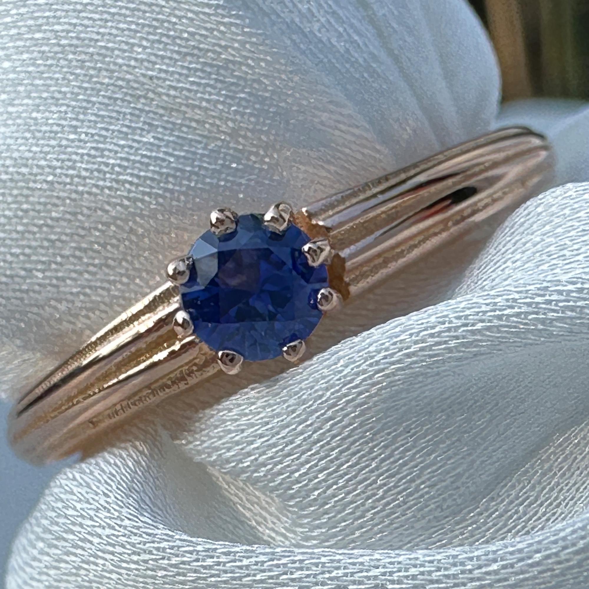 0.32 Carat Zambian Sapphire in Fluted & Tapered Rose Gold Solitaire Ring For Sale 6