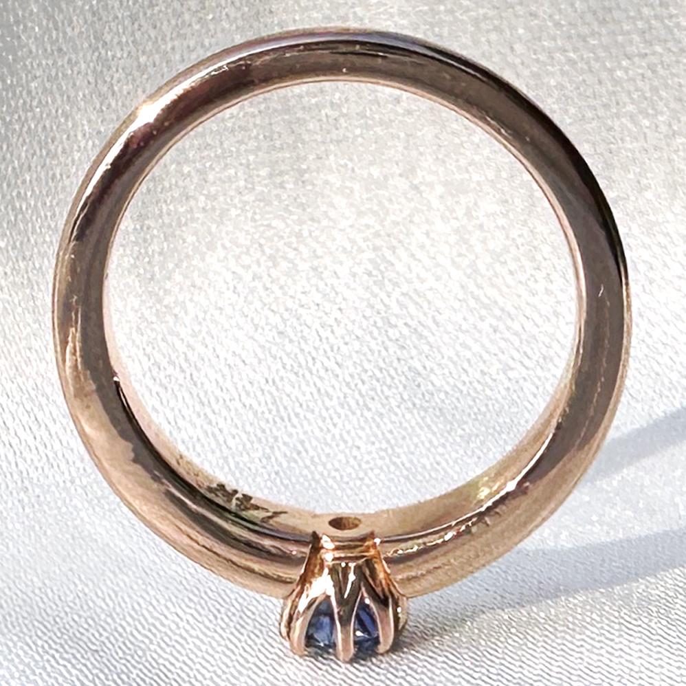 0.32 Carat Zambian Sapphire in Fluted & Tapered Rose Gold Solitaire Ring For Sale 10