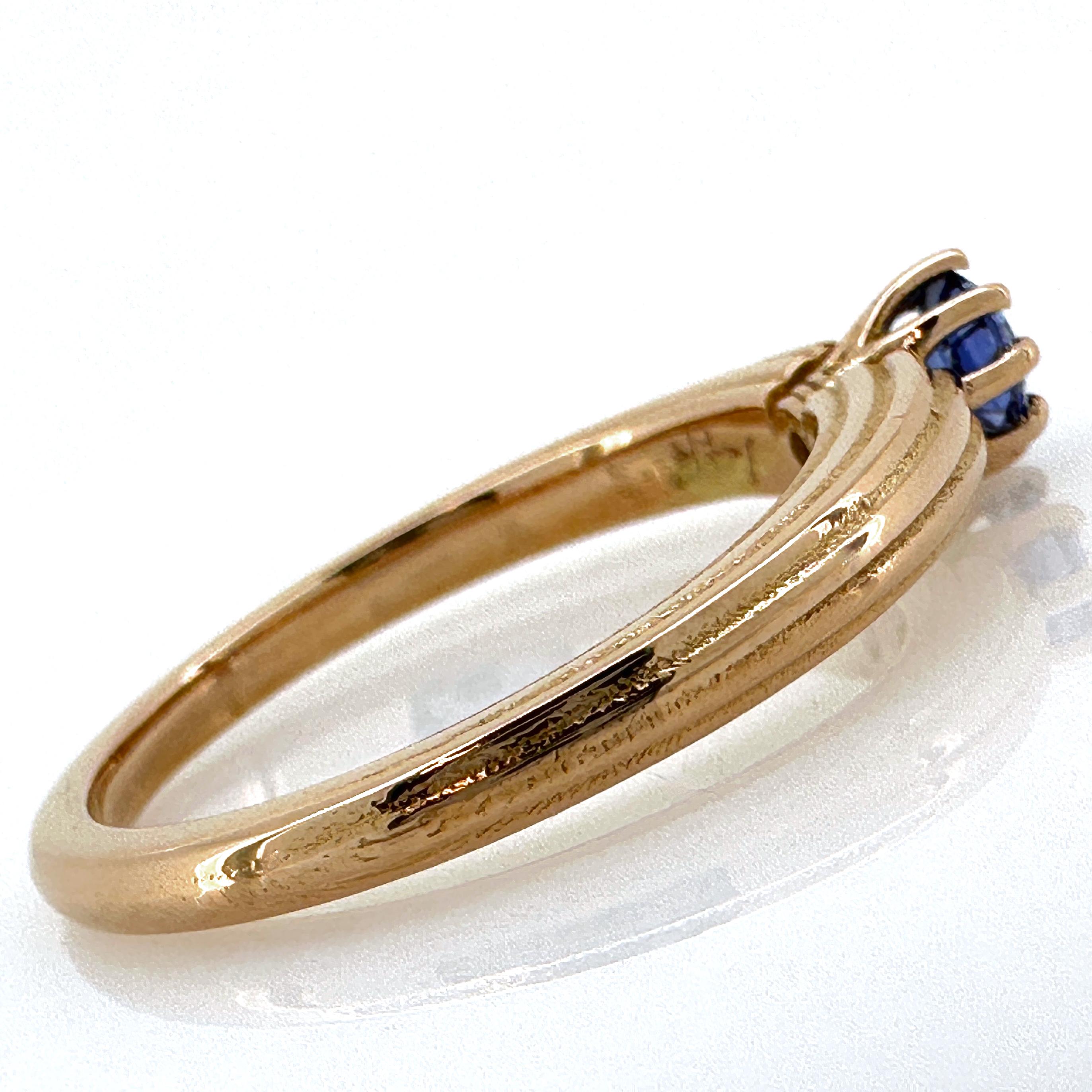 0.32 Carat Zambian Sapphire in Fluted & Tapered Rose Gold Solitaire Ring For Sale 8