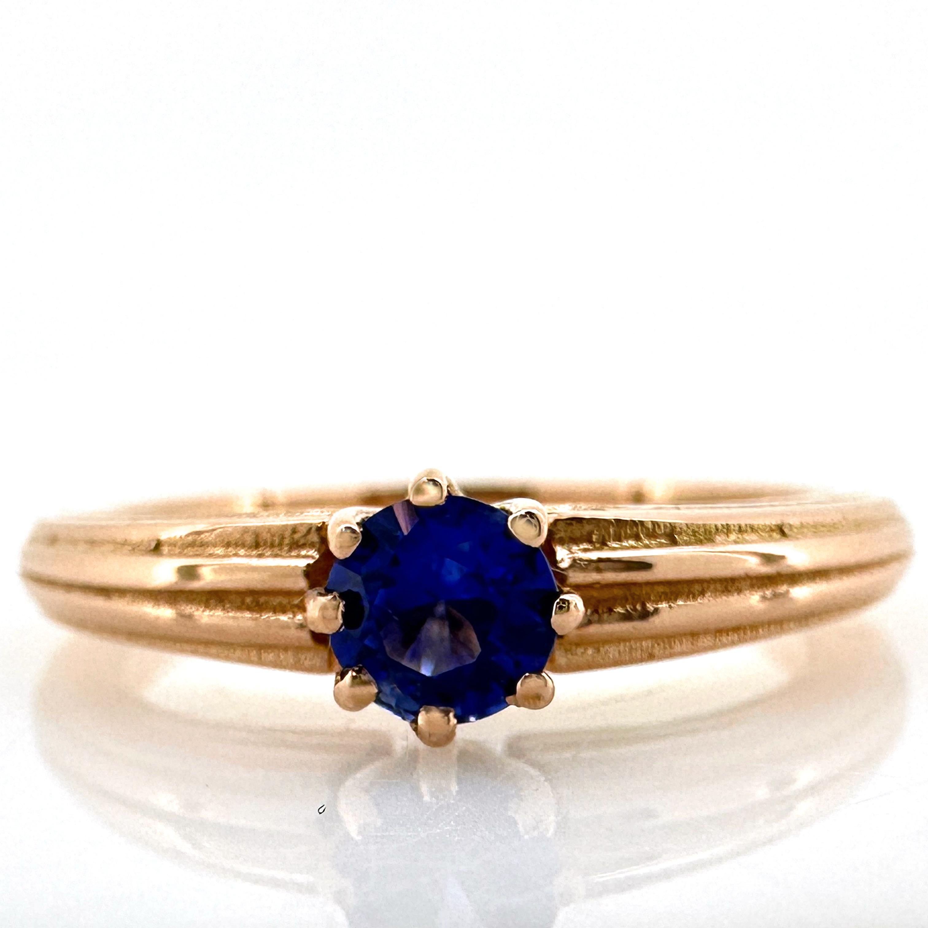 Contemporary 0.32 Carat Zambian Sapphire in Fluted & Tapered Rose Gold Solitaire Ring For Sale
