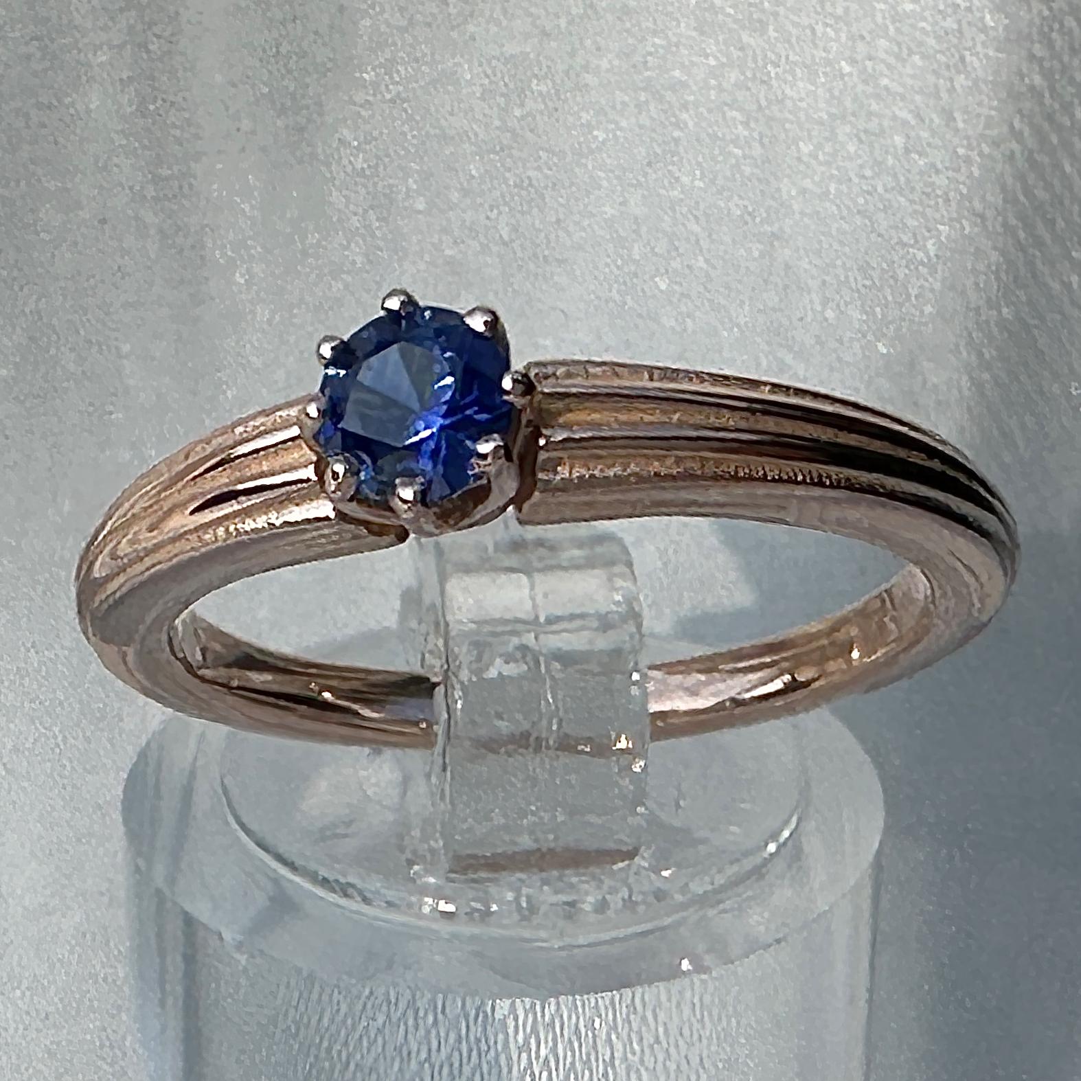 Men's 0.32 Carat Zambian Sapphire in Fluted & Tapered Rose Gold Solitaire Ring For Sale
