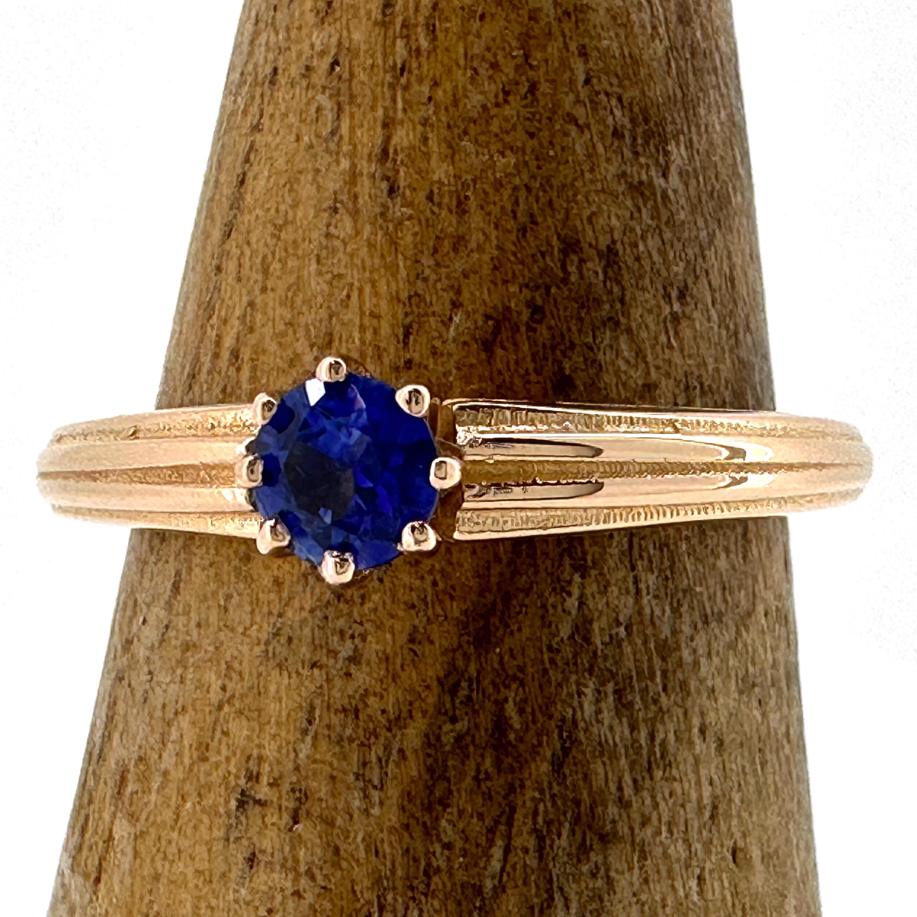 0.32 Carat Zambian Sapphire in Fluted & Tapered Rose Gold Solitaire Ring For Sale 2