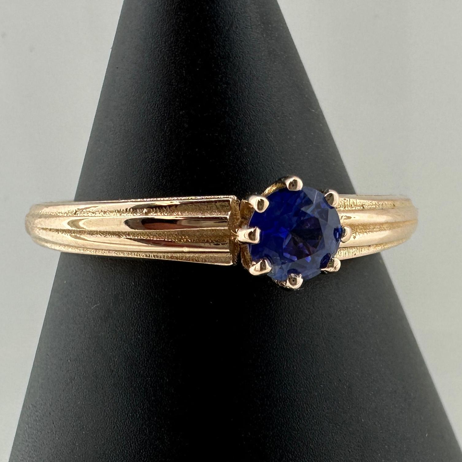 0.32 Carat Zambian Sapphire in Fluted & Tapered Rose Gold Solitaire Ring For Sale 4