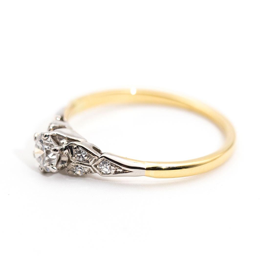 Modern 0.32 Carats of Round Diamonds 18 Carat Gold Vintage Engagement Ring