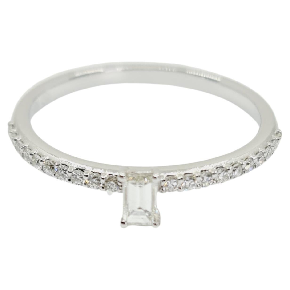 0.32carat Diamond Ring F-G/VS 18k White Gold, Emerald Cut Brilliant Cut Diamonds For Sale