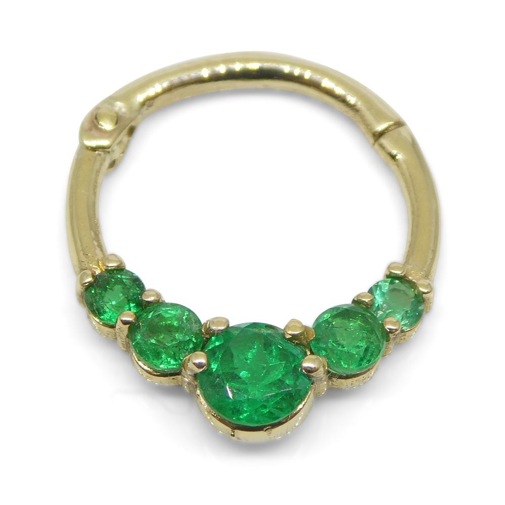 0.32ct Round Green Emerald Hinged 16G 10mm Septum Clicker Ring set in 14k Yellow In New Condition For Sale In Toronto, Ontario
