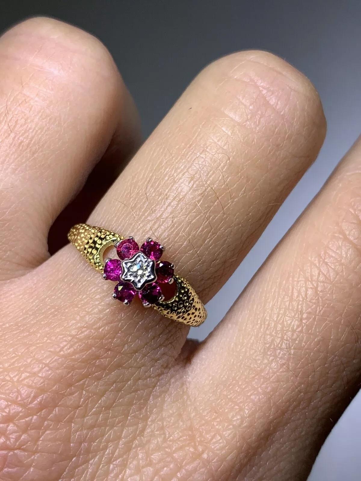 Bague de fiançailles vintage d'antiquités Ronette en or jaune 18 carats avec rubis et diamants 0,32 carat Neuf - En vente à London, GB