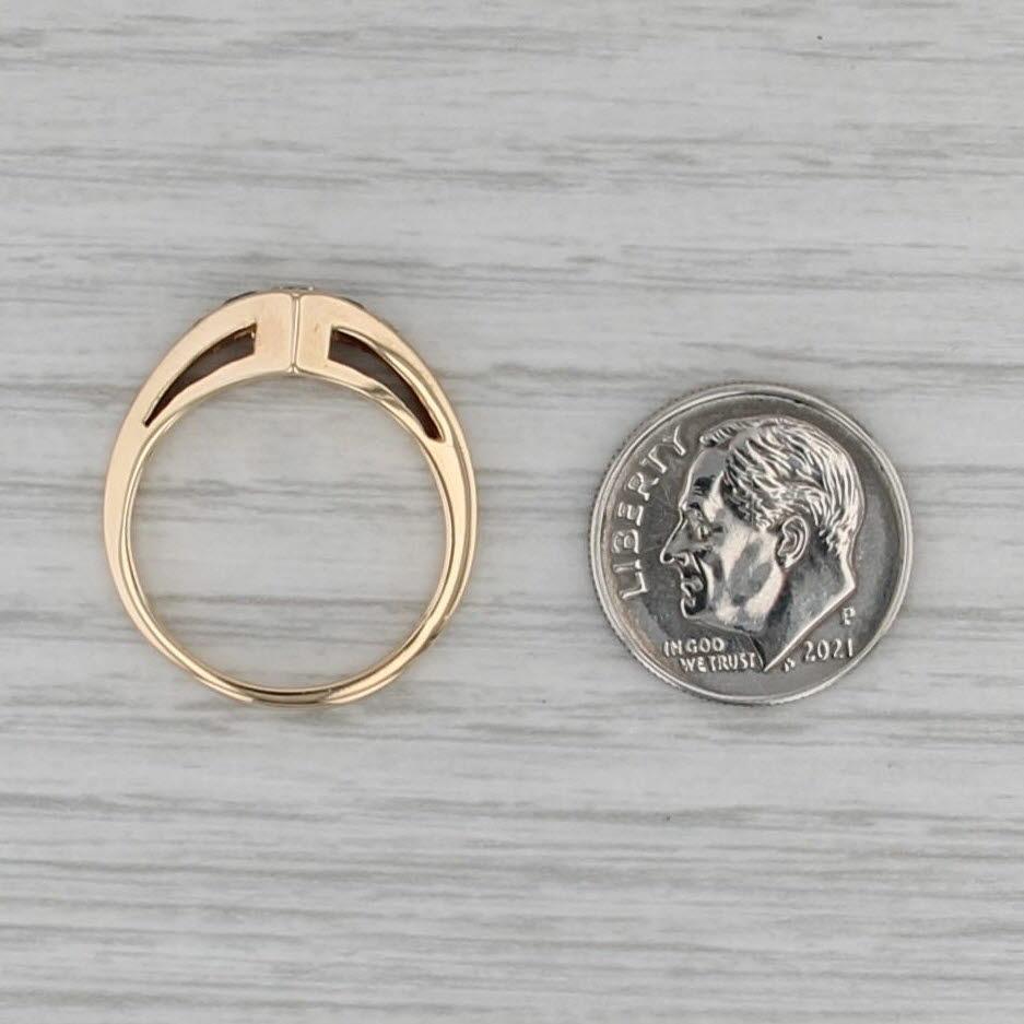 Anello a tre pietre con zaffiro e diamante da 0,32 ctw in oro giallo 14k, misura 6,5, impilabile in vendita 2