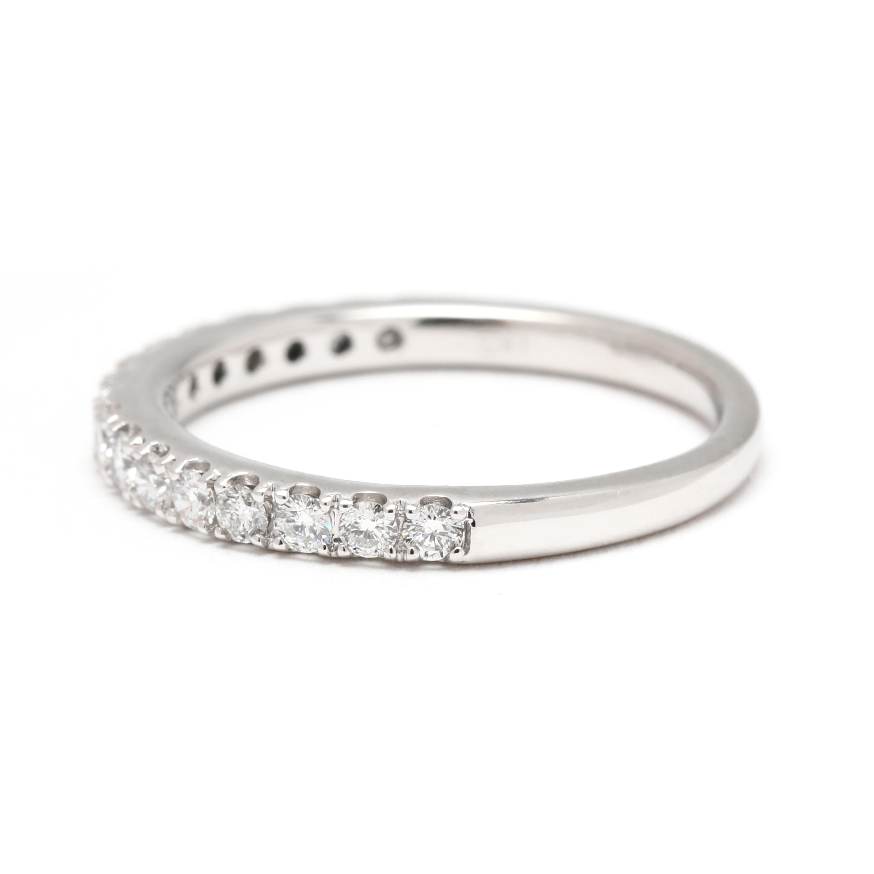 Anello a fascia sottile con diamante da 0,32ctw, oro bianco 14k, misura 5, impilabile In condizioni buone in vendita a McLeansville, NC