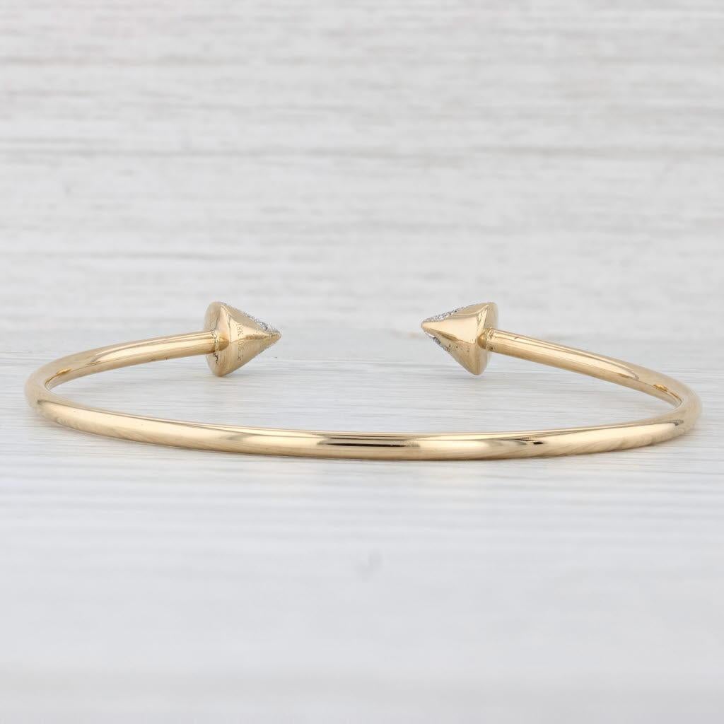 Informations sur les pierres précieuses :
- Diamants naturels -
Total des carats - 0.32ctw
Taille - Brilliante ronde
Couleur - F - H
Clarté - SI1 - SI2

Métal : Or jaune 18k
Poids : 6,4 grammes 
Timbres : 18k
Style de chaîne : Manchette
Fermeture :
