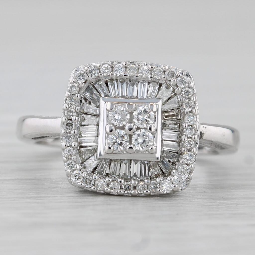 Anello di fidanzamento con diamante aureolato da 0,32tw in oro bianco 14k misura 3,75 In condizioni buone in vendita a McLeansville, NC