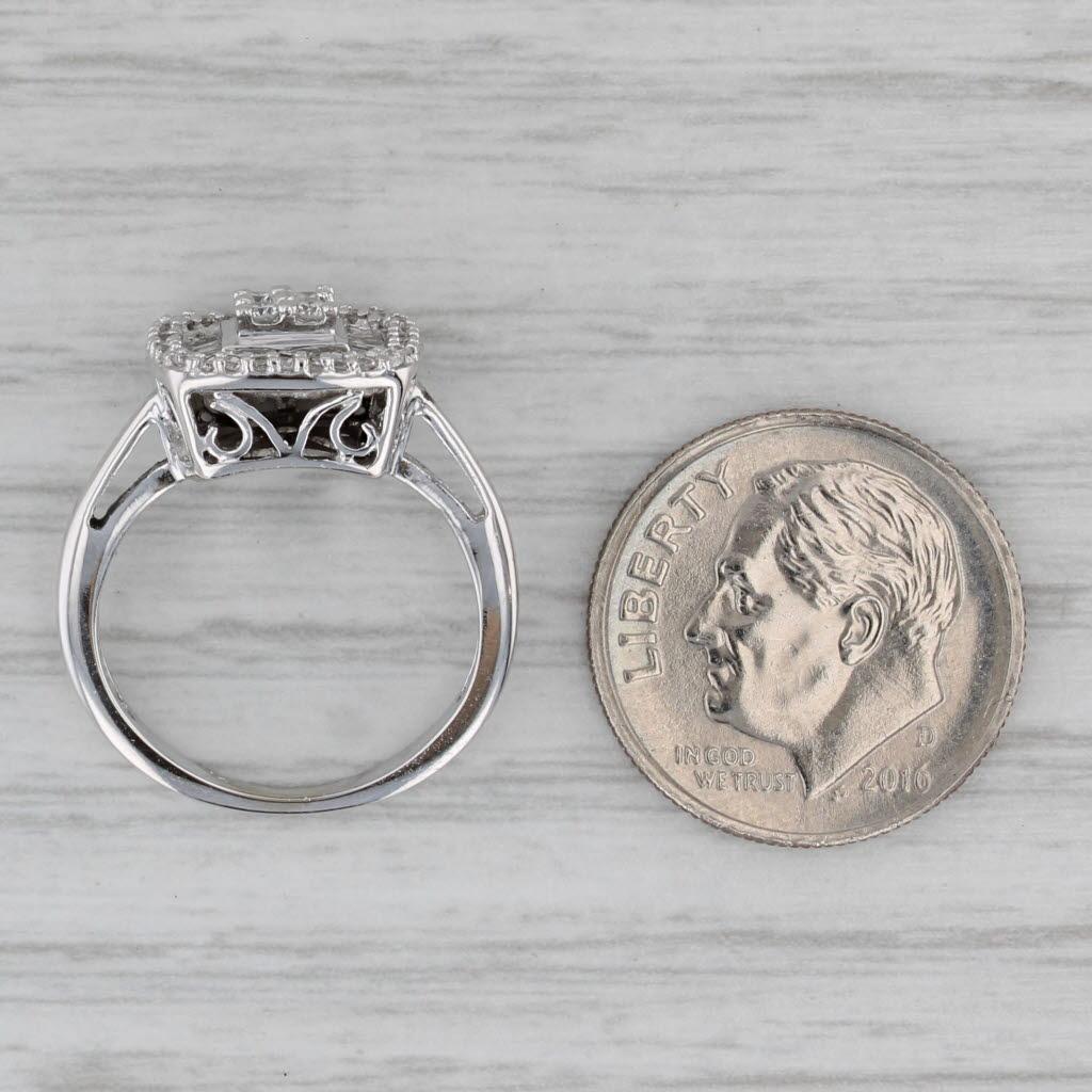 Anello di fidanzamento con diamante aureolato da 0,32tw in oro bianco 14k misura 3,75 in vendita 2
