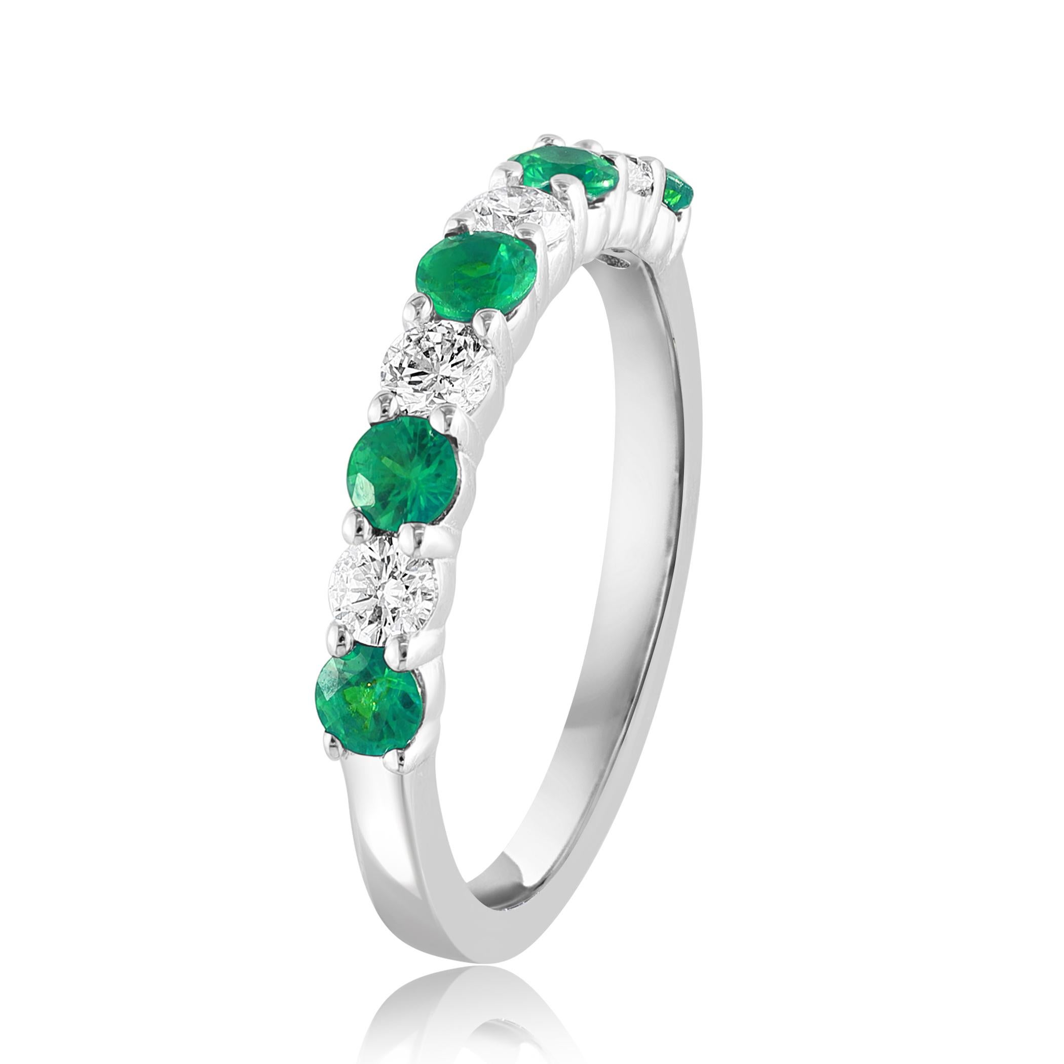 Contemporain 0.33 Carat Brilliante Cut Emerald Diamond 9 Stone Wedding Band 14K White Gold en vente