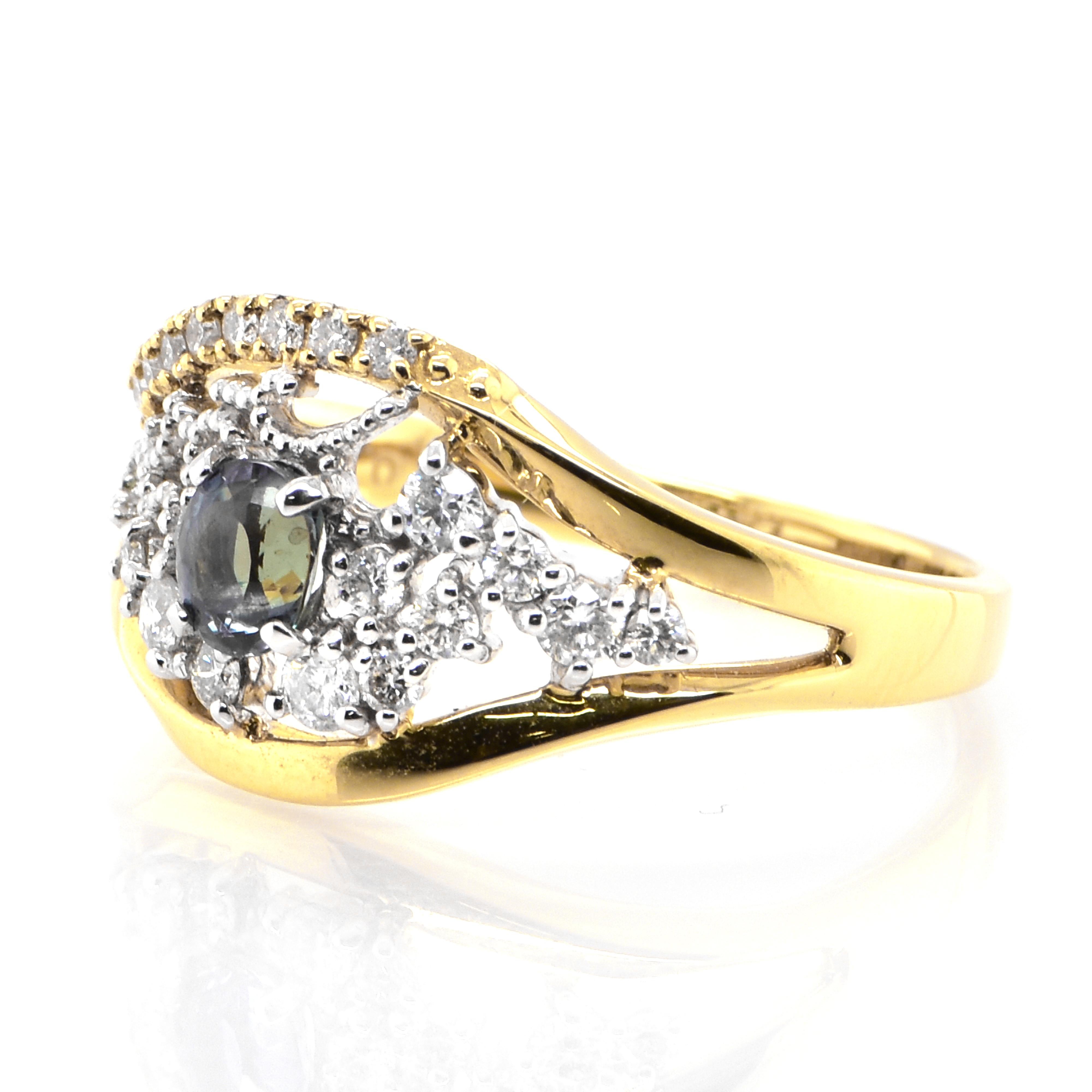 Modern 0.33 Carat Color-Changing Alexandrite and Diamond Ring set in 18K Gold/Platinum For Sale