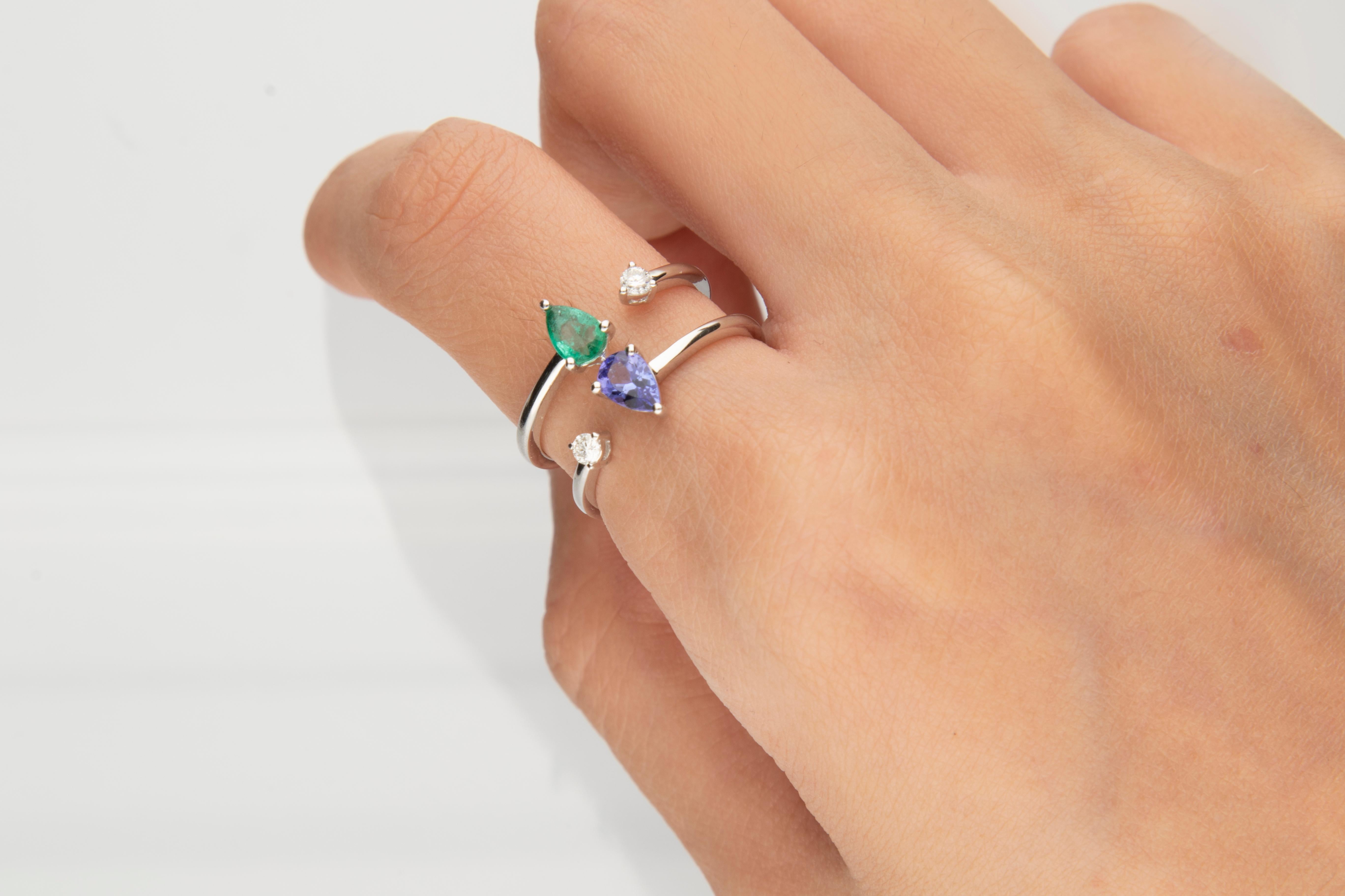 0.33 Carat Emerald and 0.42 Tanzanite and Diamond 14 Karat White Gold Ring For Sale 1