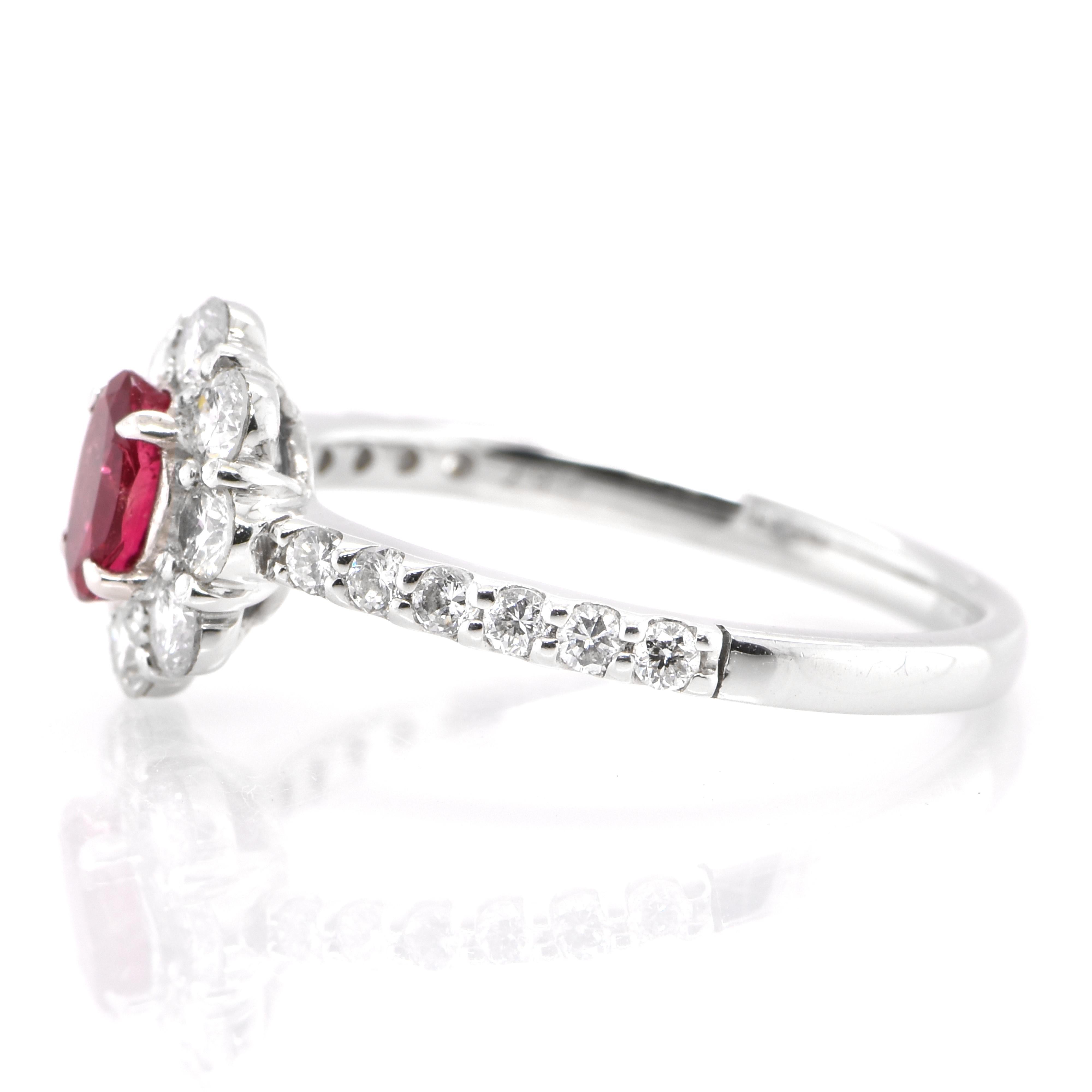 0,33 Karat natürlicher roter Beryll 'Utah, USA' und Diamantring aus Platin (Ovalschliff)