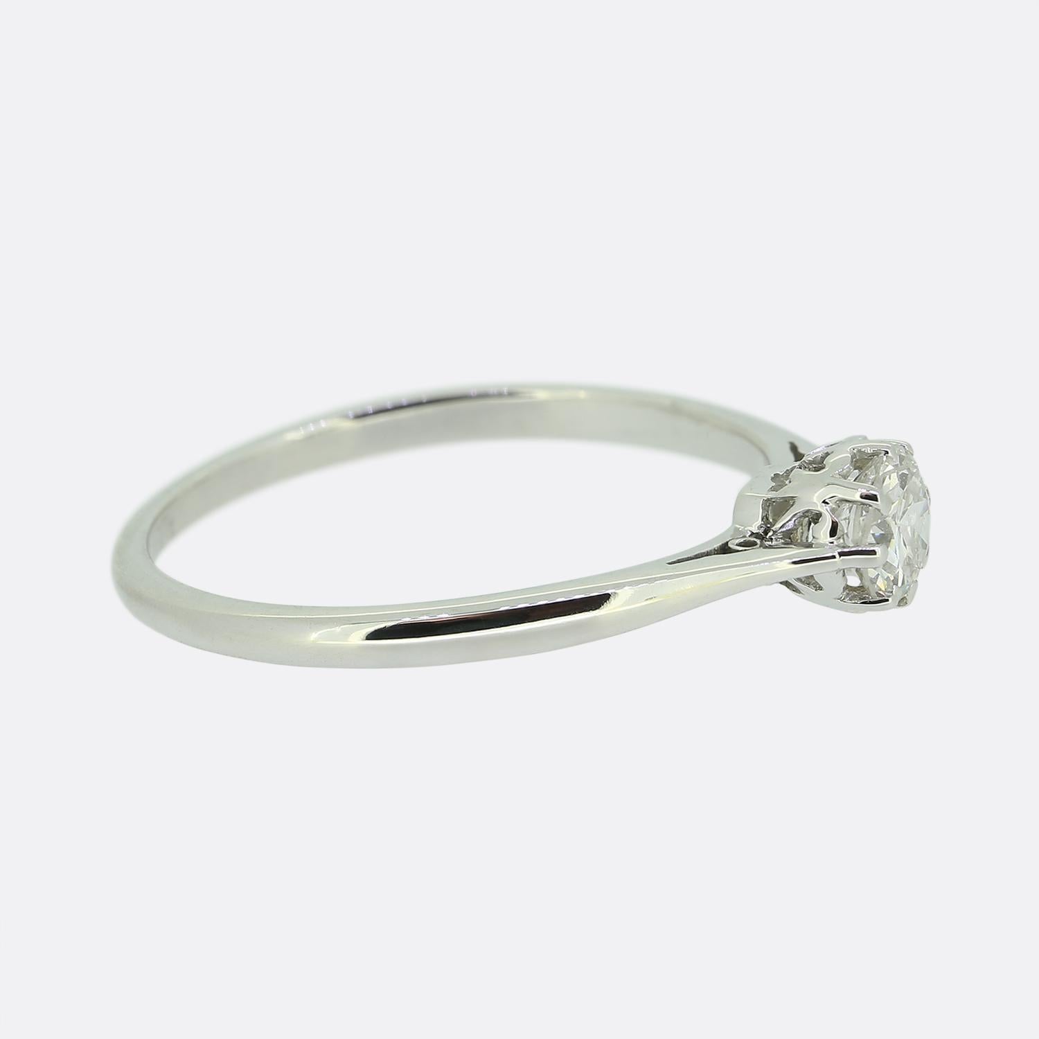 Taille brillant Bague solitaire en diamant de 0.33 carat à taille ronde et brillante en vente