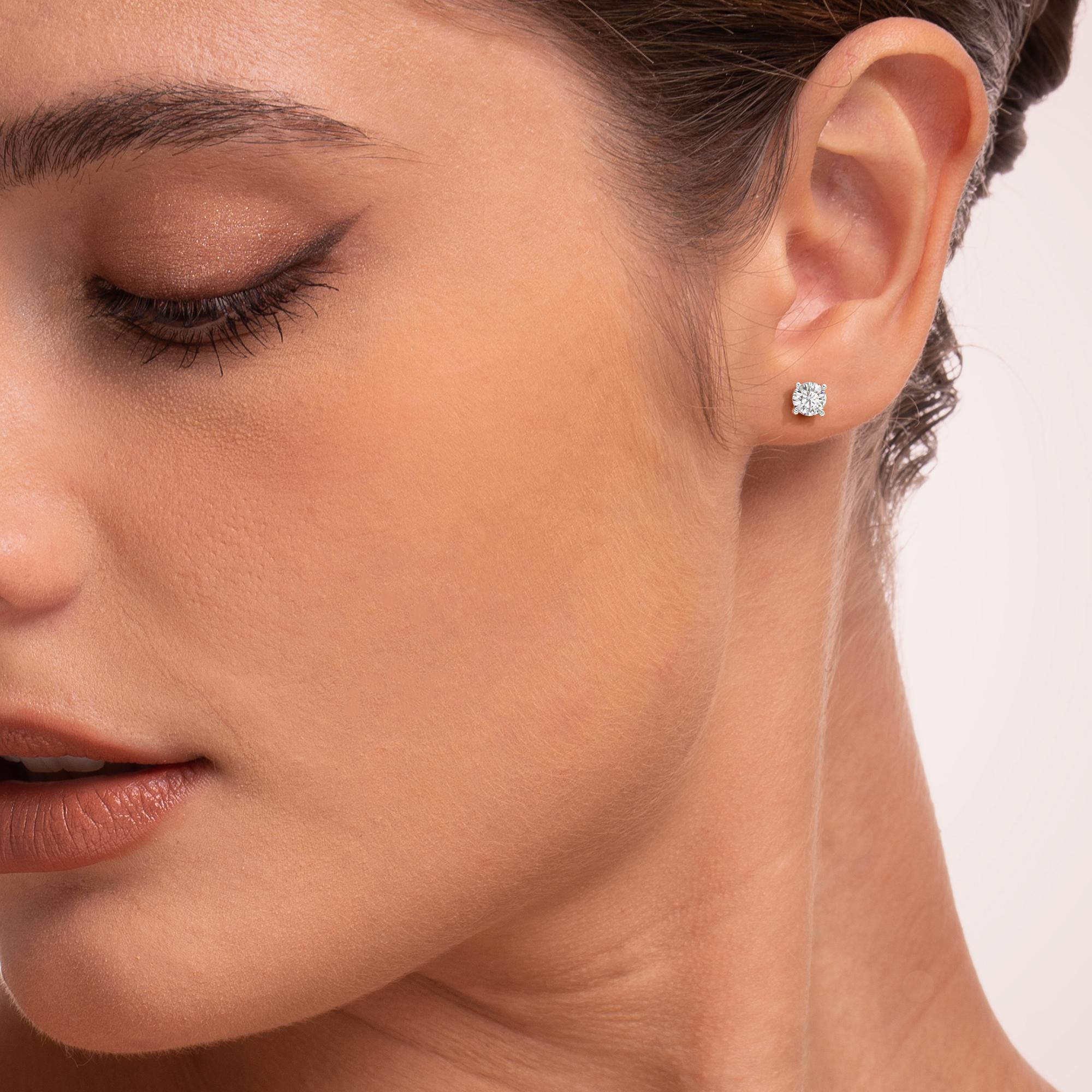 Femenino o masculino 0,33 Ct Natural  Diamante  SI Claridad Forma Redonda Solitario 4 Puntas. en venta