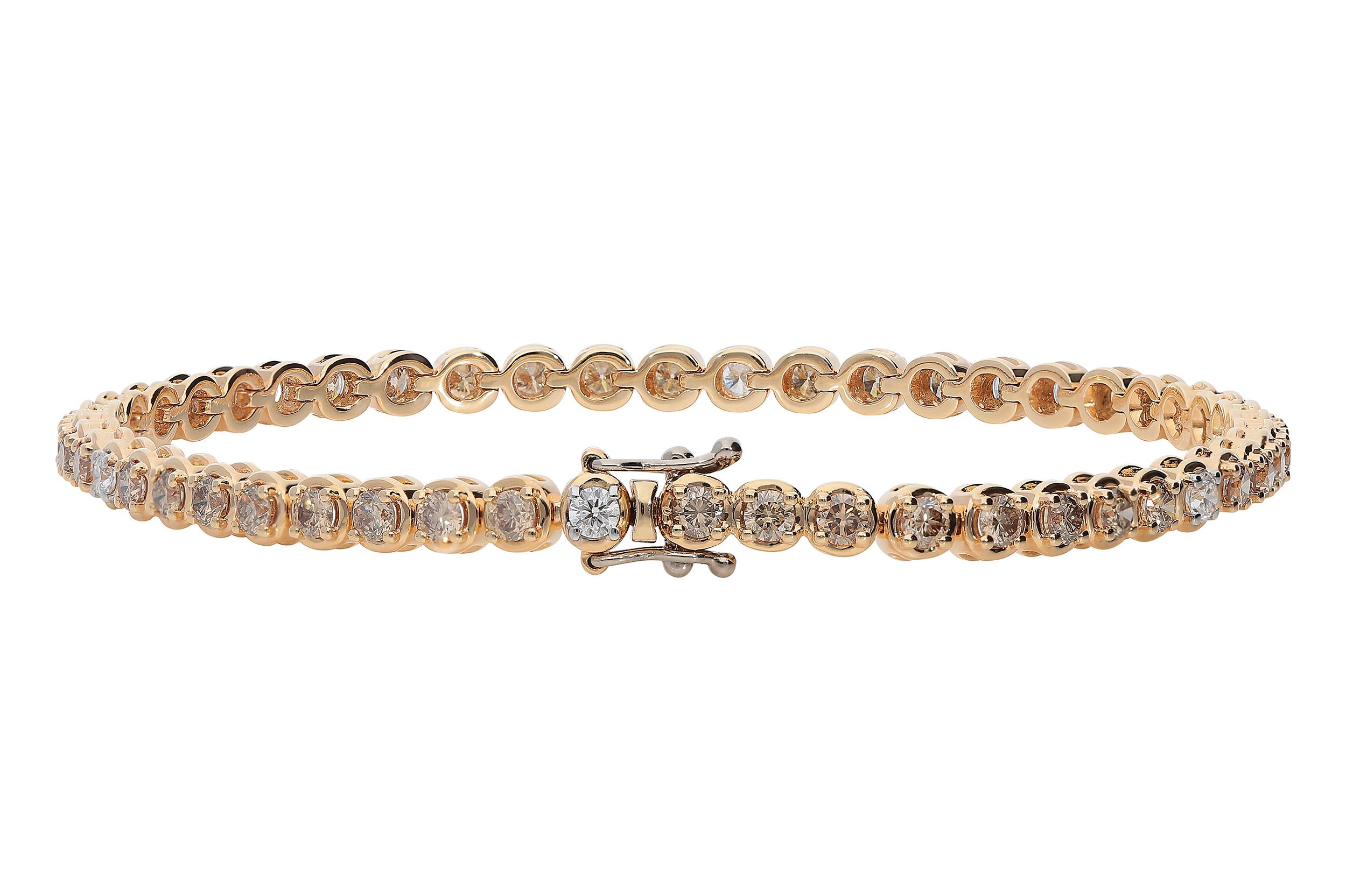 Tennis bracelet in 18kt pink gold for a weight of 11,60 grams, white round brilliant diamonds color G clarity VS for 0,33 carat and 2,70 carats of brown round brilliant diamonds. The length is 18,50 centimeters and the width is 3,70 millimeters.