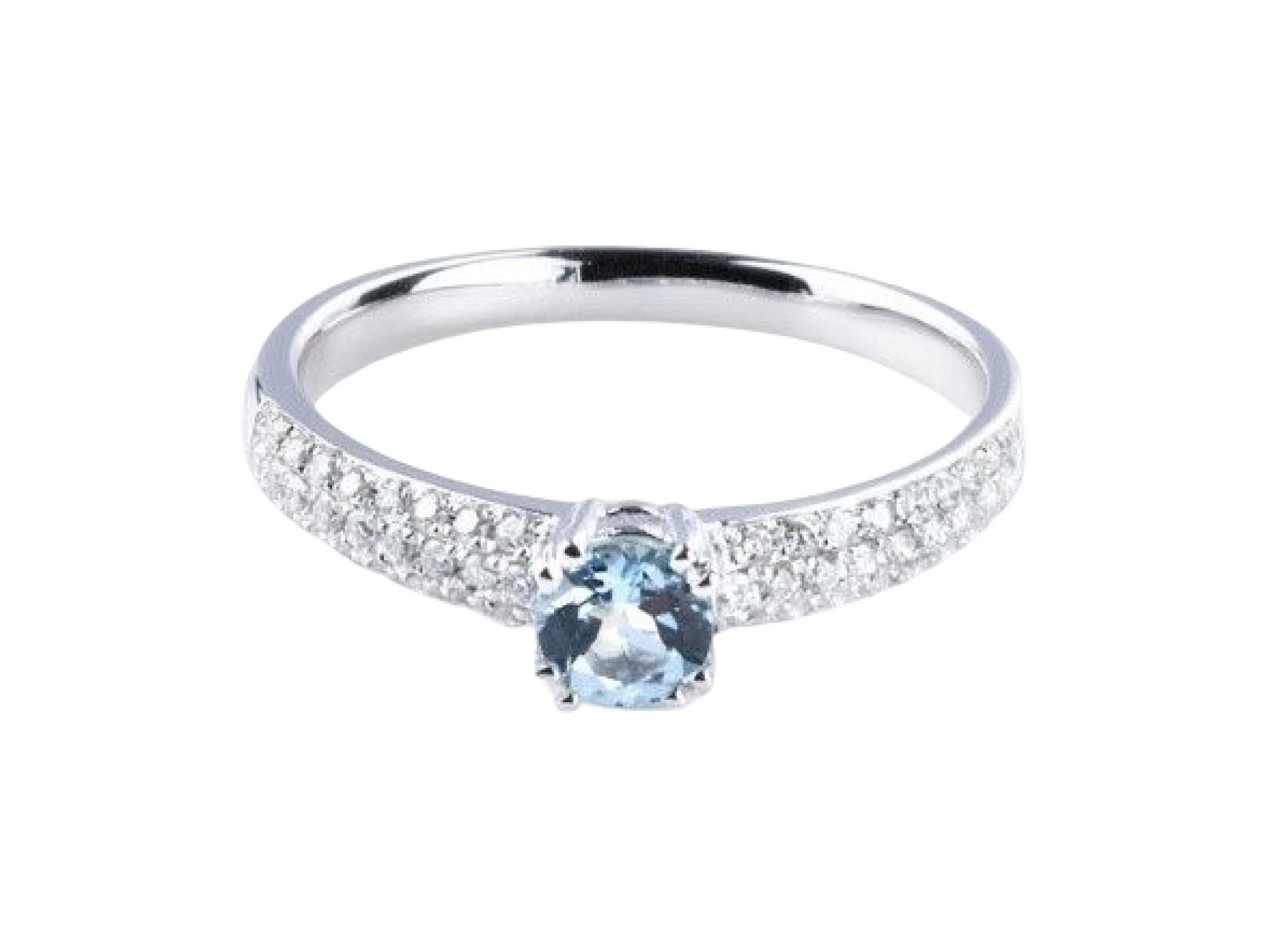For Sale:  0.335 Carat Aquamarine and Diamond Ring in 14 Karat White Gold 3