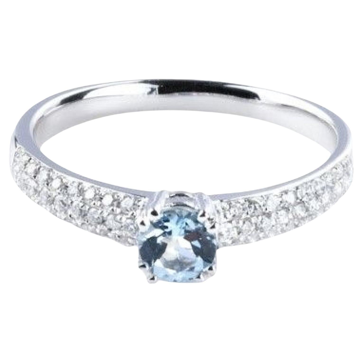 For Sale:  0.335 Carat Aquamarine and Diamond Ring in 14 Karat White Gold