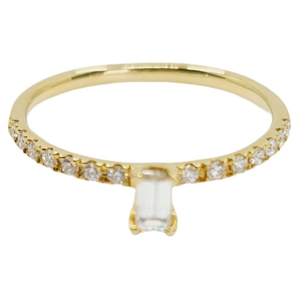 Bague en diamants blancs de 0,33 carat F-G/VS 18 carats, taille émeraude et diamants brillants en vente