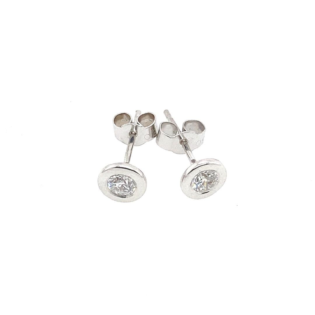 18ct White Gold Diamond Studs Earrings, In Rubover Setting, 0.33ct of Diamonds

In Rubover Setting With Peg and Screw

Additional Information:
Total Diamond Weight: 0.33ct
Diamond Colour: G/H
Diamond Clarity: SI
Total Weight: 1.3g  
SMS4078