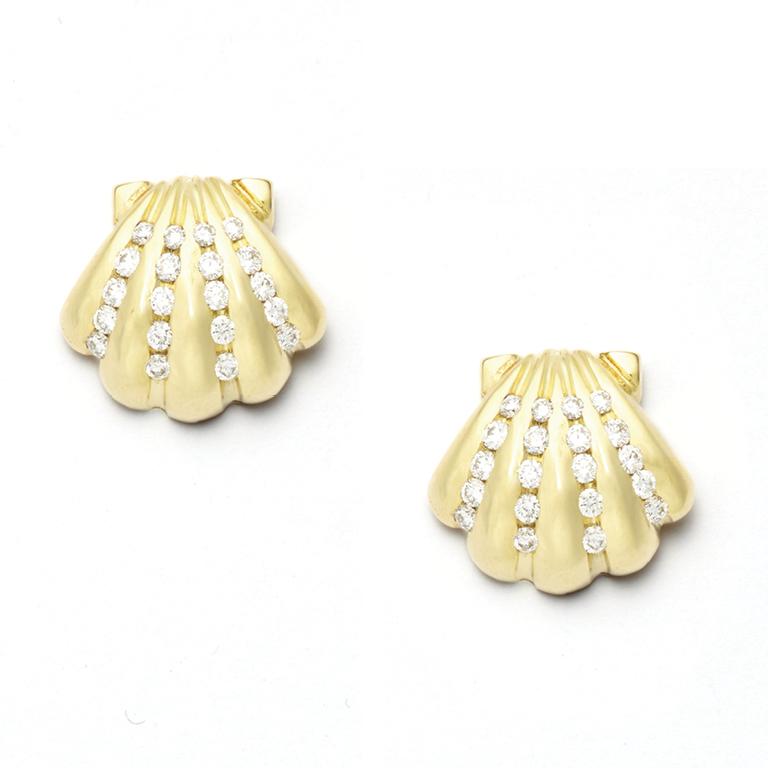 A gift from the sea to wear on any occasion. Available in two sizes, these iconic Nantucket scallop shell studs, set with Diamonds, are simple yet, exquisite and stylish.