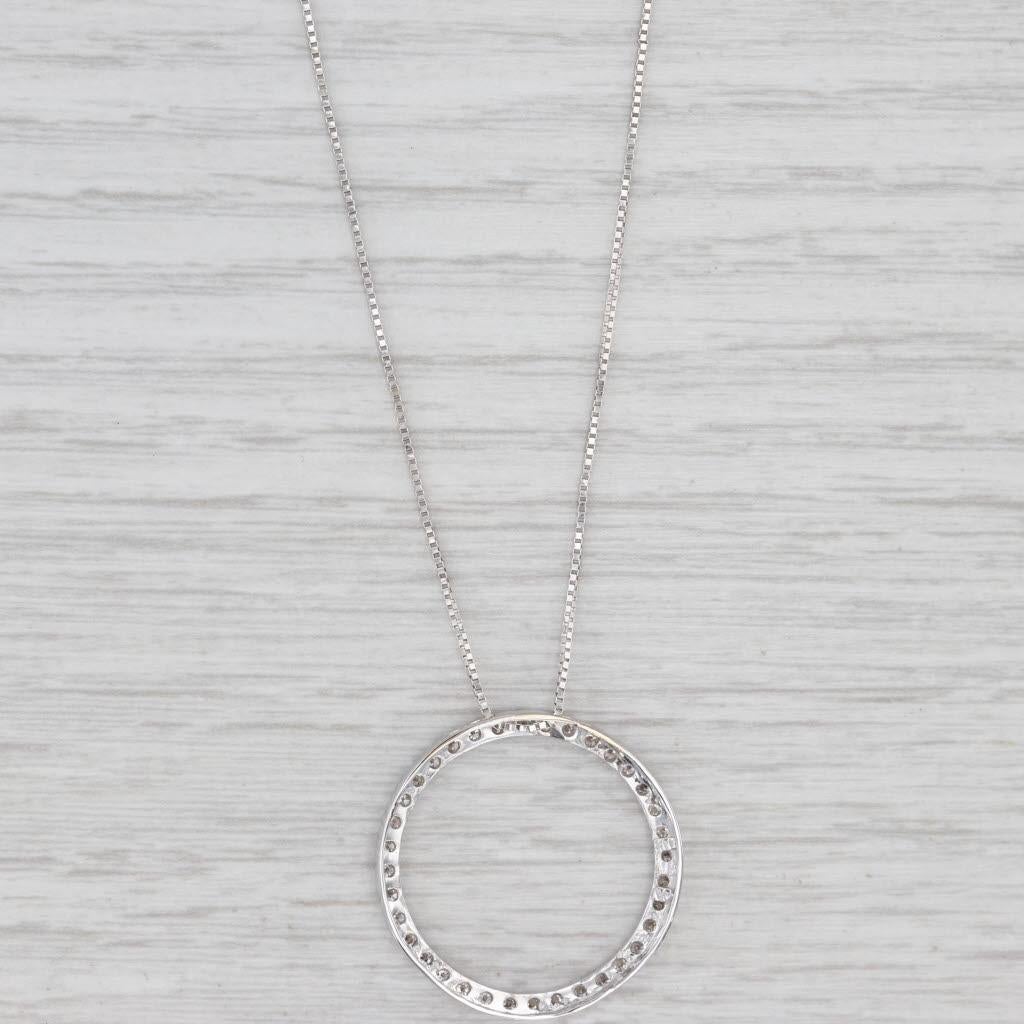 Informazioni sulla gemma:
- Diamanti naturali -
Carati totali - 0,33ctw
Taglio - Brillante rotondo
Colore - I - M
Chiarezza - SI1 - I1

Metallo: oro bianco 14k
Peso: 4,1 grammi 
Timbri: 14k
Stile della catena: Catena a scatola
Chiusura: Chiusura ad