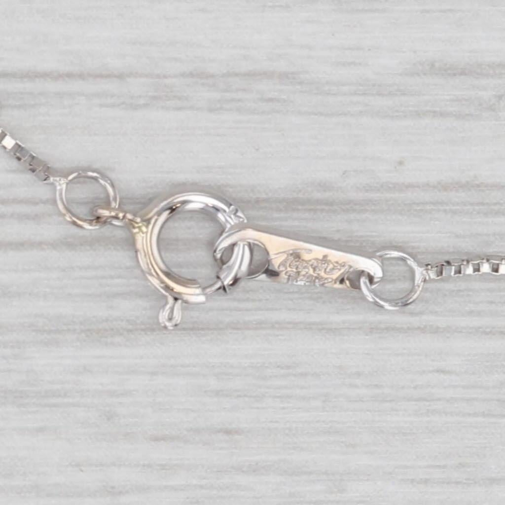 Taglio rotondo Collana con ciondolo a forma di cerchio dell'eternità con diamante da 0,33 ct. in oro bianco 14k con catena a scatola da 18,75