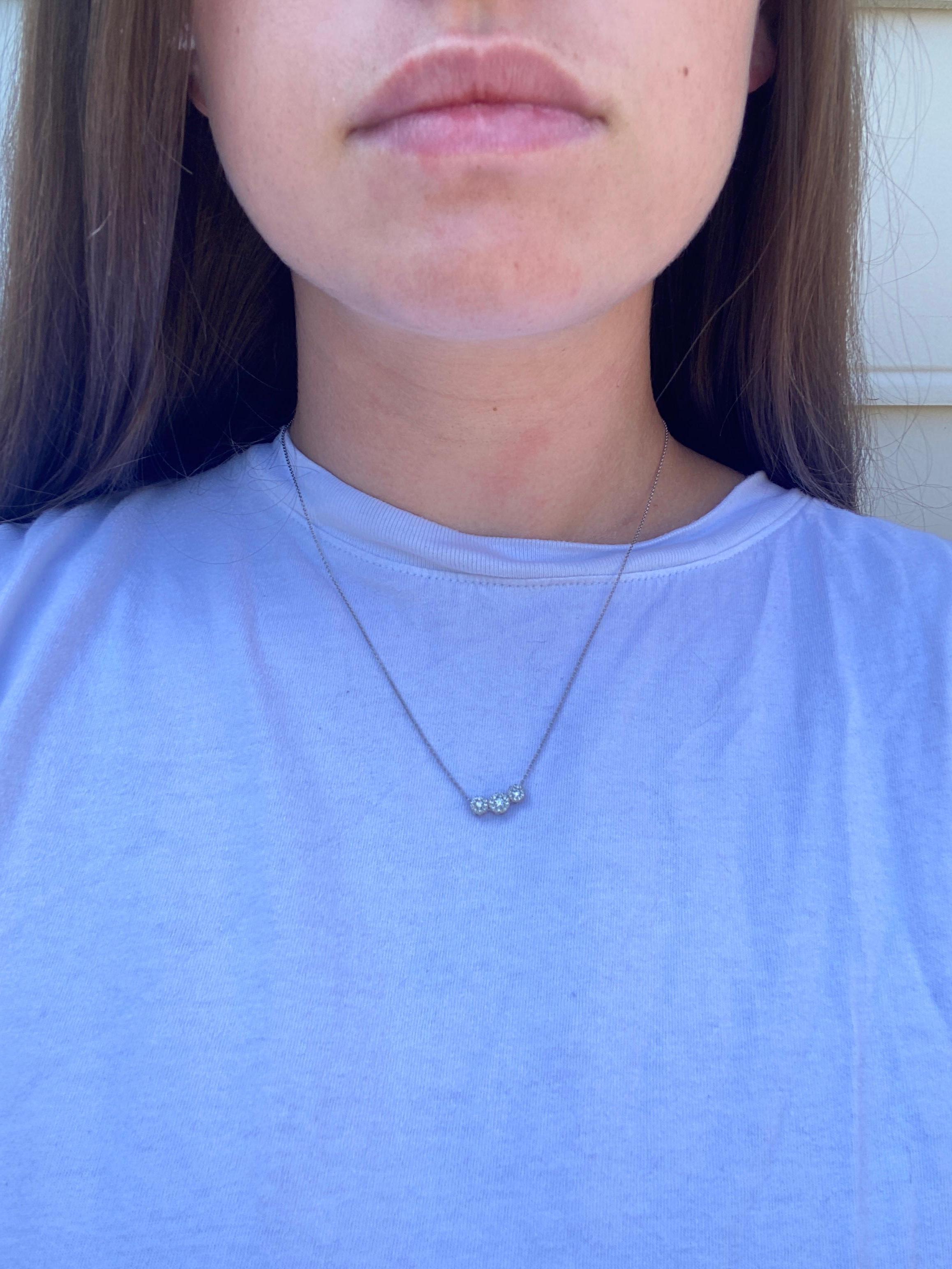 Collier pendentif halo en or blanc 14k avec diamants de 0,33ctw, longueur 18,5 pouces Unisexe en vente