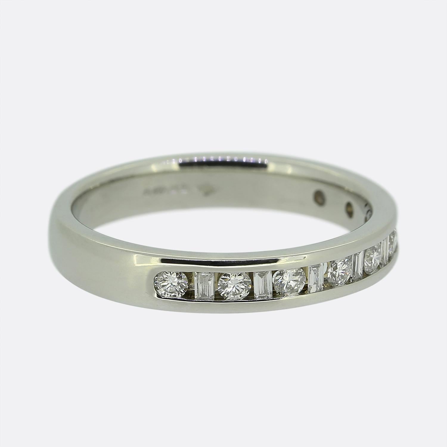 0,34 Karat Diamant-Halb-Ewigkeitsring (Baguetteschliff) im Angebot