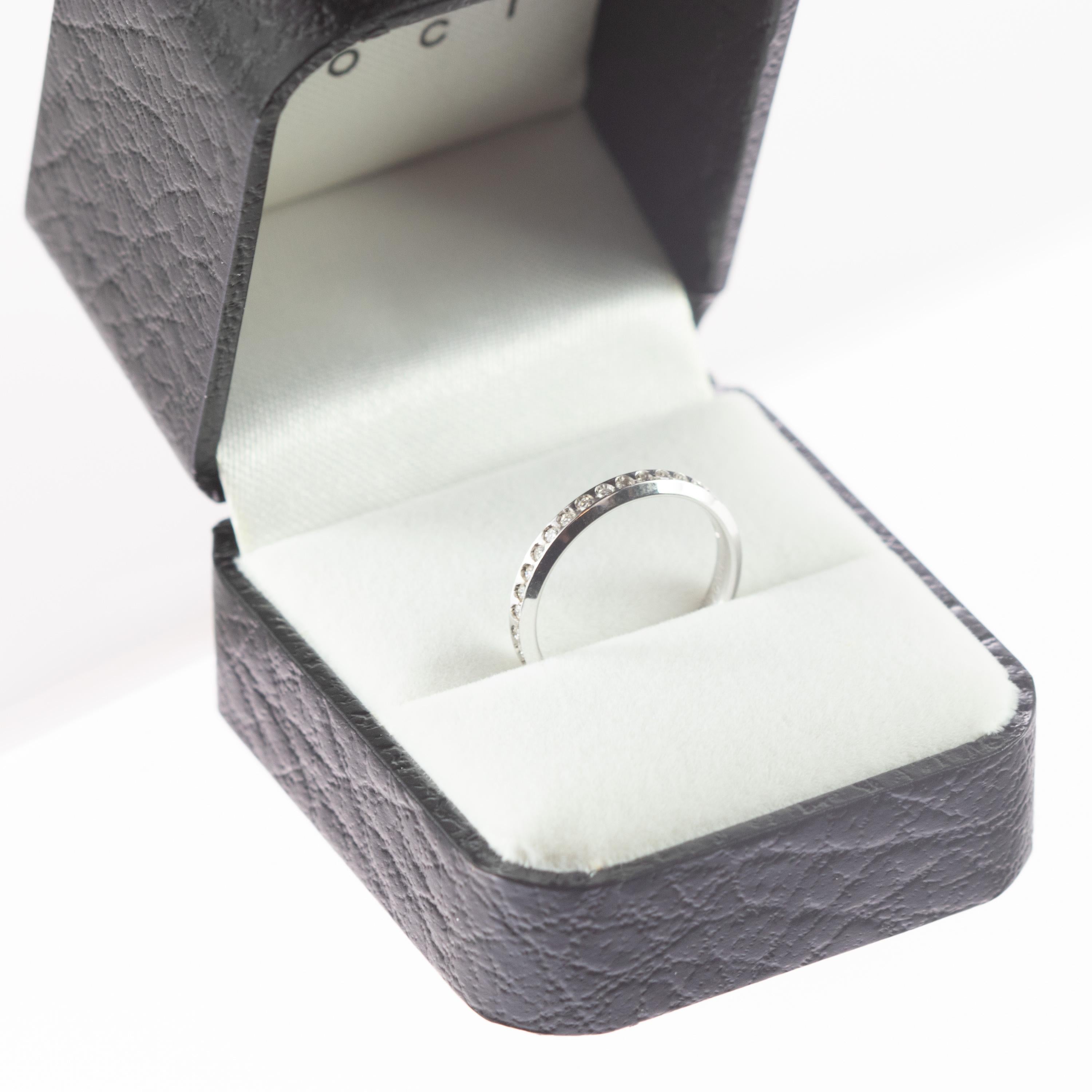 0.34 Carat Diamond Ultra Thin Brilliant Curve 18 Karat White Gold Ring In New Condition For Sale In Milano, IT