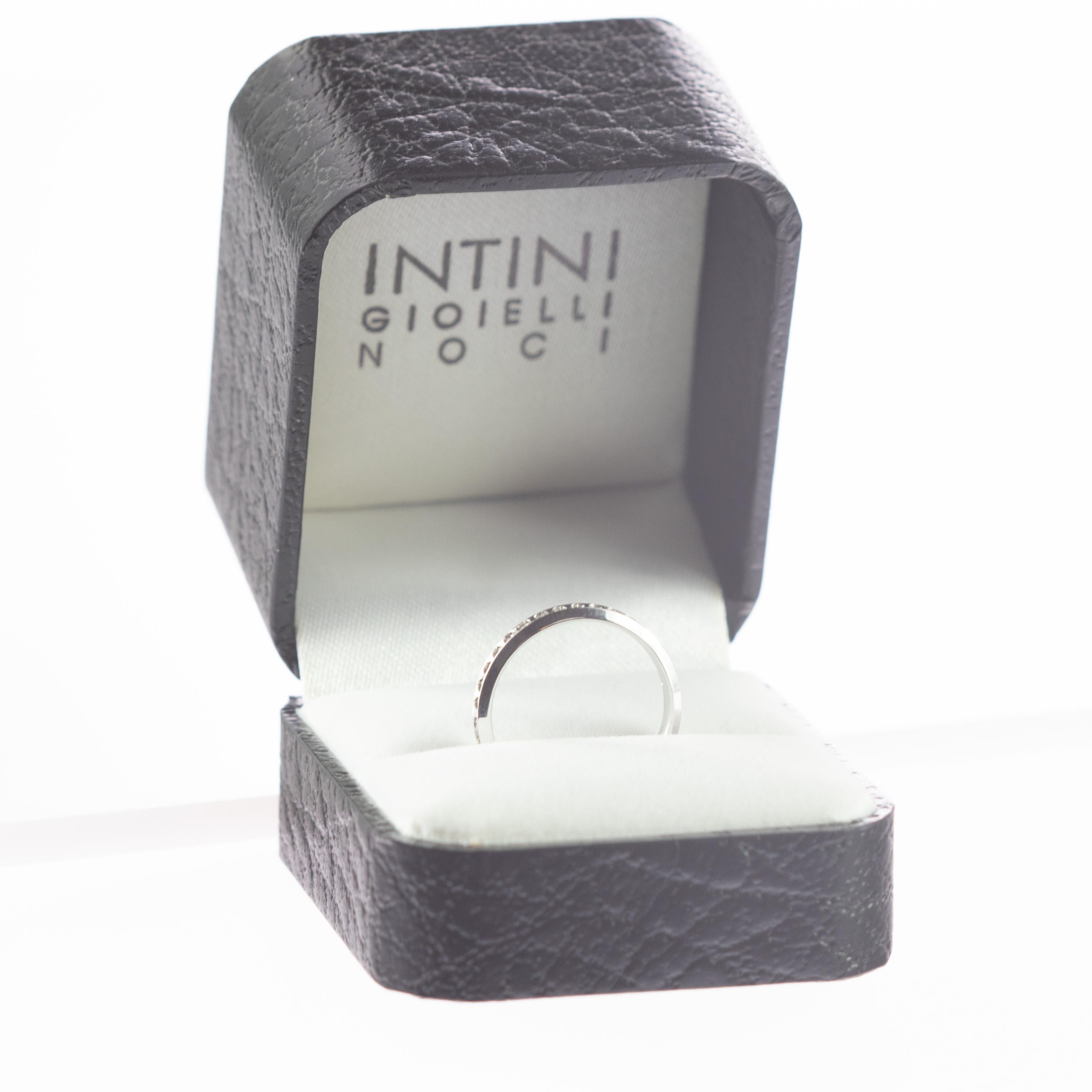 Women's or Men's 0.34 Carat Diamond Ultra Thin Brilliant Curve 18 Karat White Gold Ring For Sale