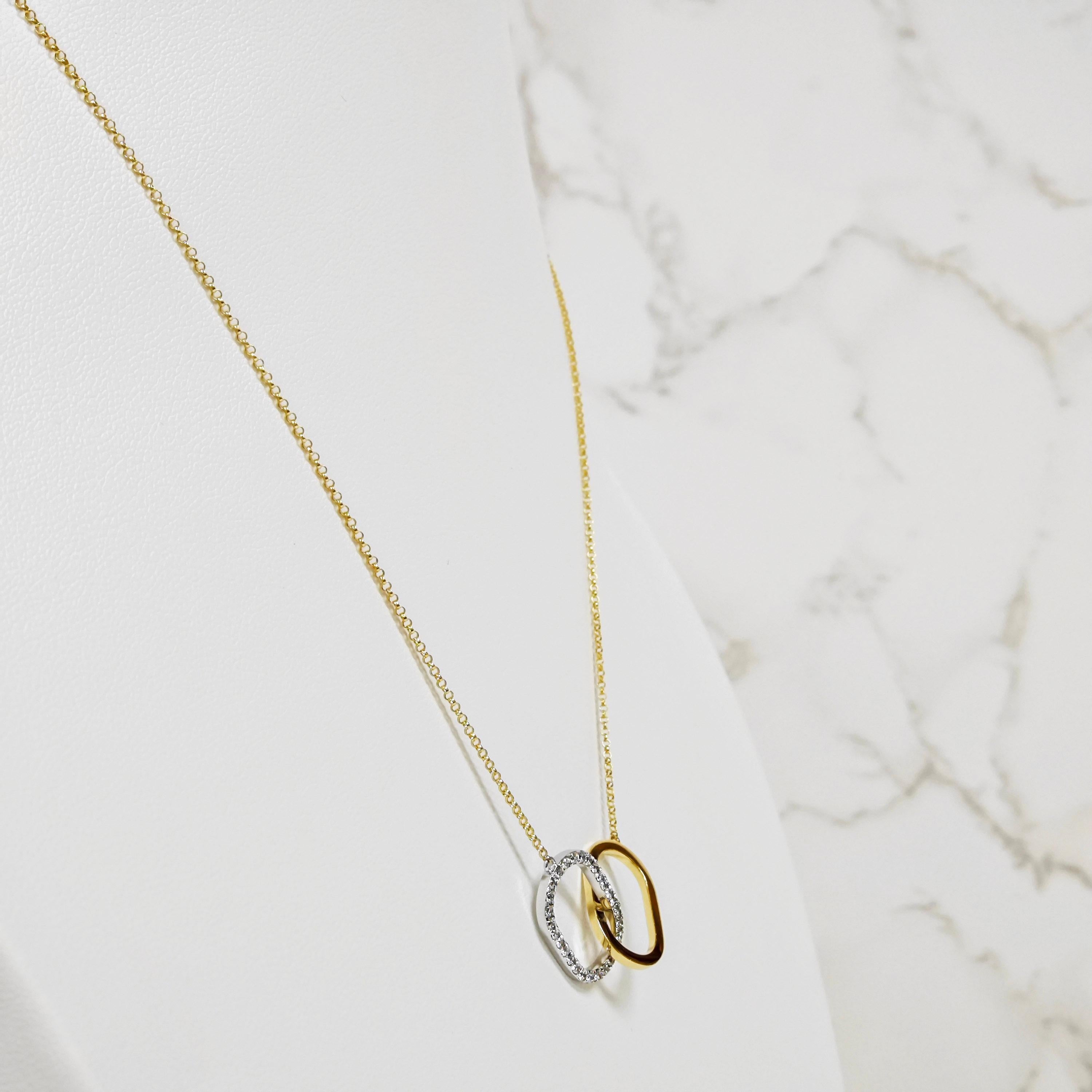 28 White Diamonds: 0.34 Carat, Round Cut
Metal: 18K Yellow and White Gold, 4.70 Grams
