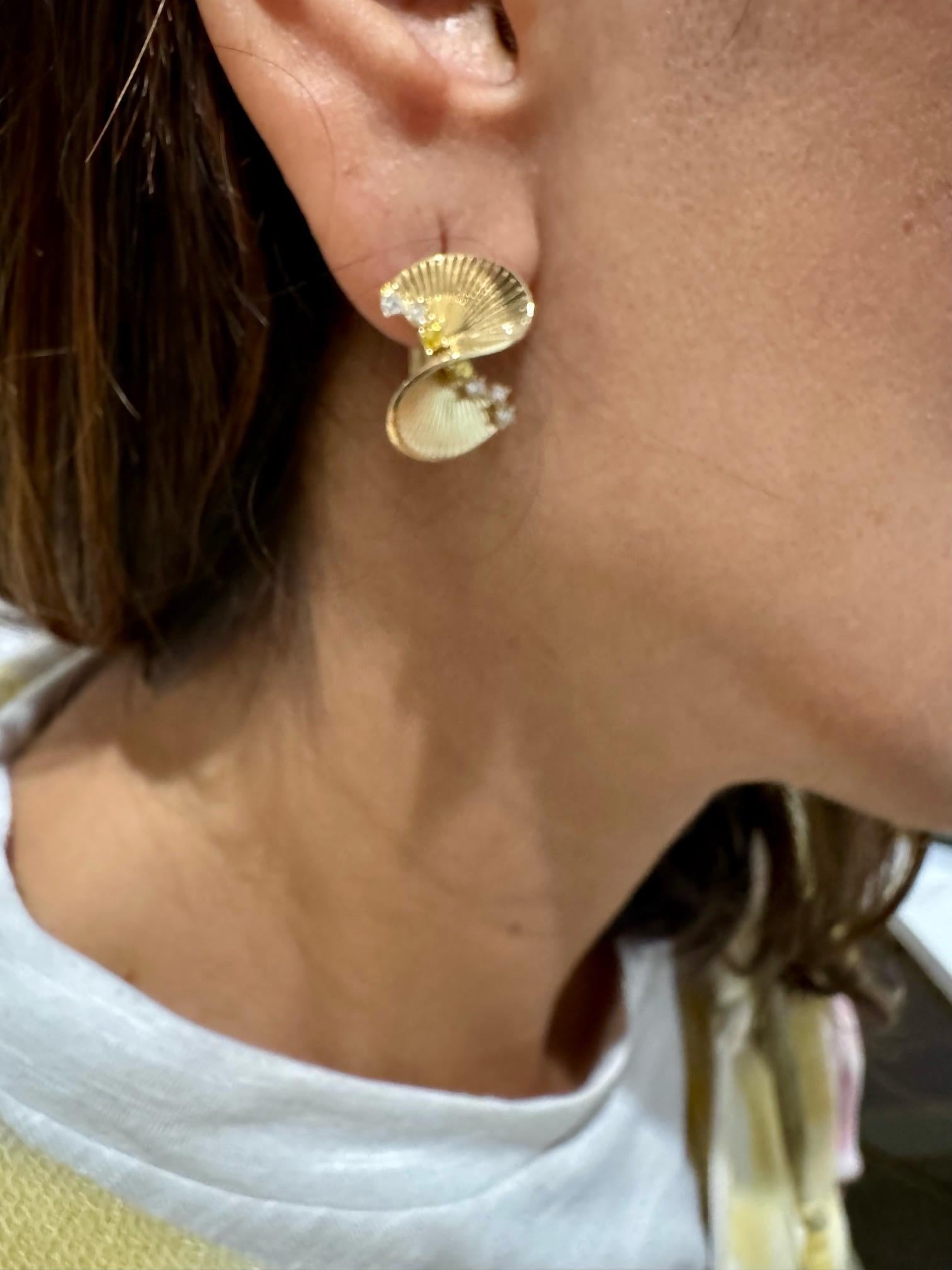 Boucles d'oreilles d'inspiration Art déco en or jaune avec diamants 0,34 carat en vente 2