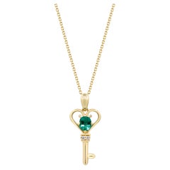 Ciondolo classico in oro giallo 14K con smeraldo taglio ovale e diamante da 0,34 carati