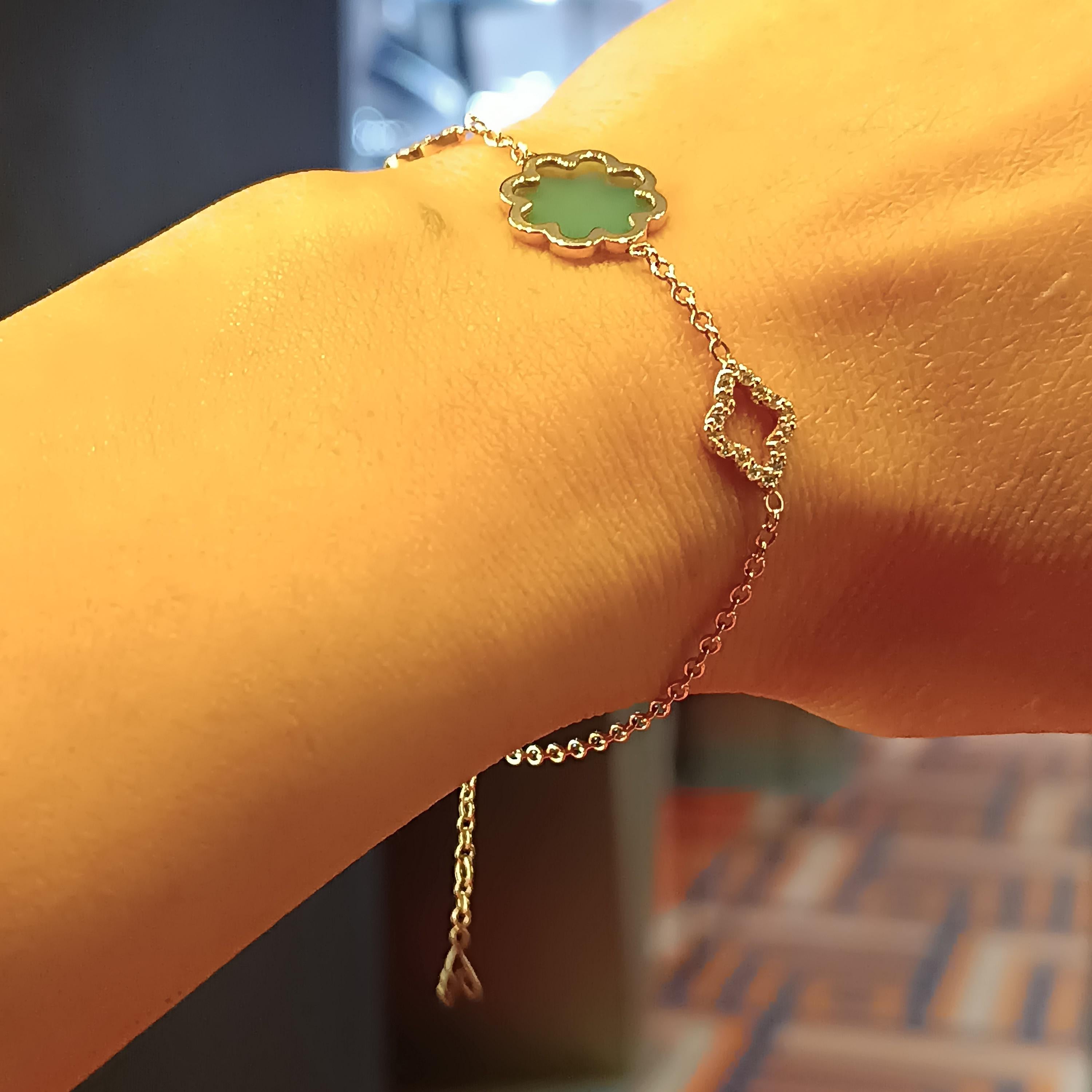 Magnificent and bright VS G color diamond green agate  Bracelet in 18 carat rose gold Grams 3.93
Simplicity at it's best, one of our most sold item. the size of the bracelet starts to 17 cm and is adjustable up to 19 cm
any item of our jewelry