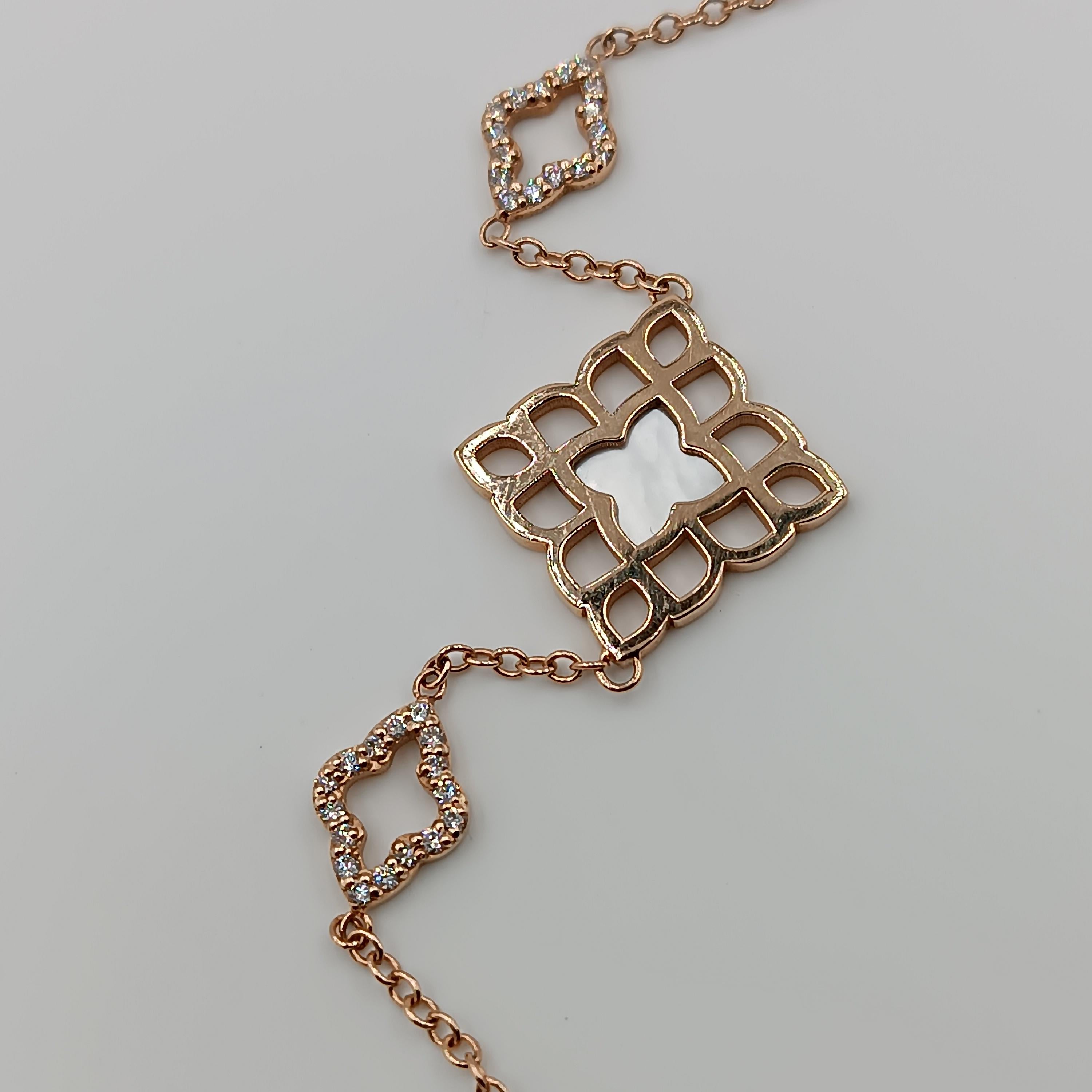 Taille brillant Bracelet en or rose avec diamants 0,34 carat de couleur VS G et 5,35 grammes de nacre en vente