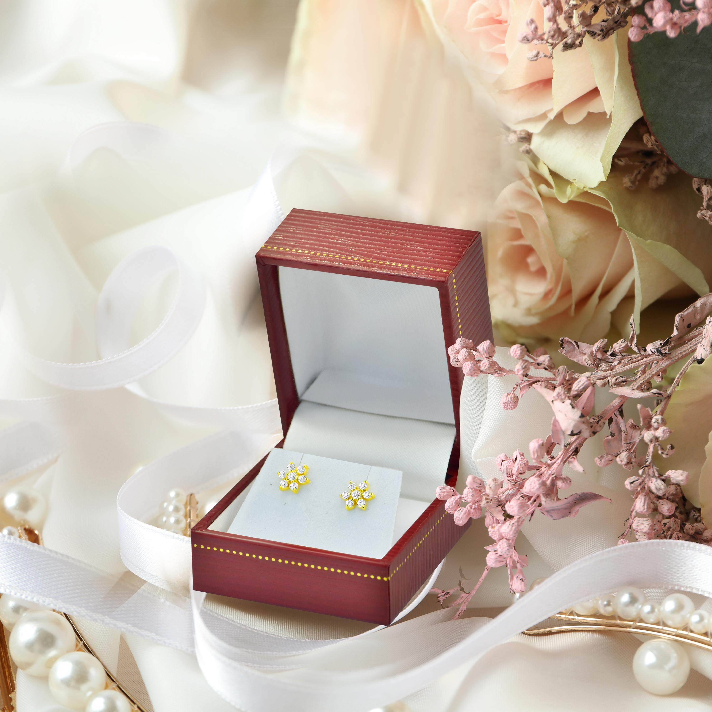 0.34ct Diamond Flower Prong Earrings in 14k Gold For Sale 1