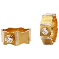 Vintage 0.35 and 0.16 Carat Diamond 18 Karat Gold Band Couple Rings with Vertical Edges