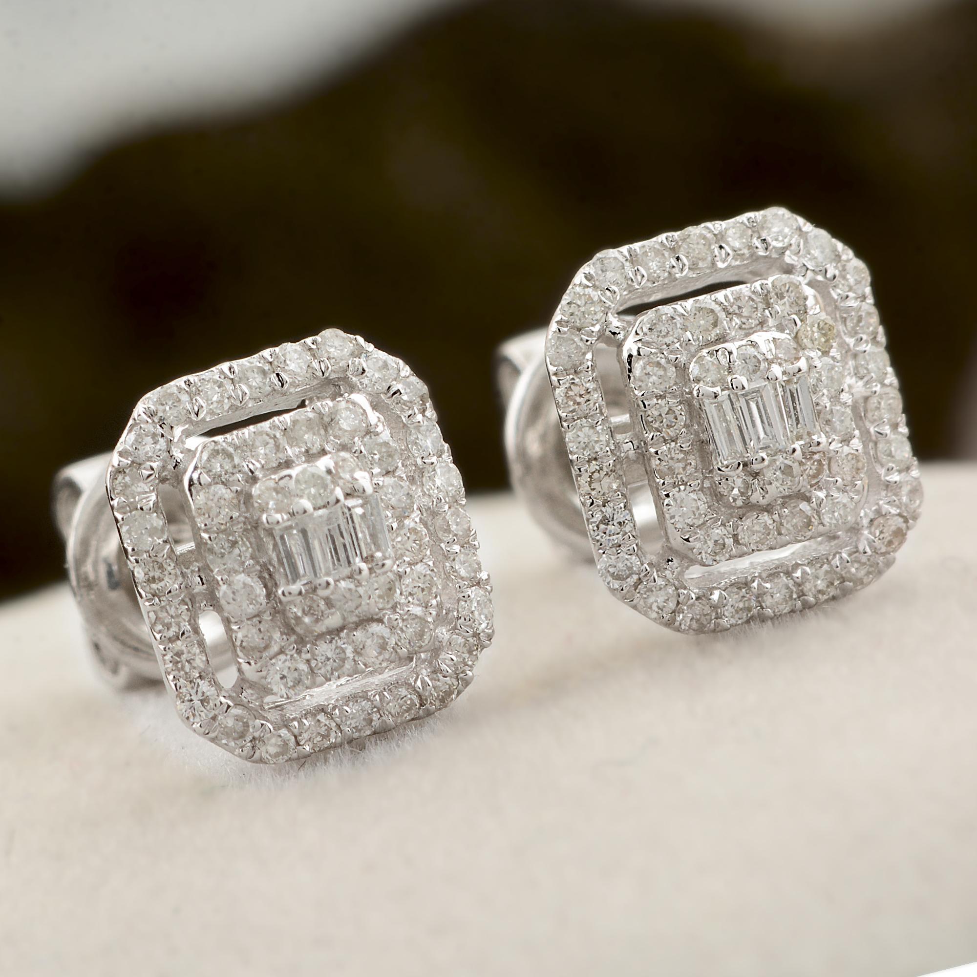 Moderne Clous d'oreilles en or blanc 10 carats avec diamants baguettes de 0,38 carat de pureté SI de couleur hi-colore en vente