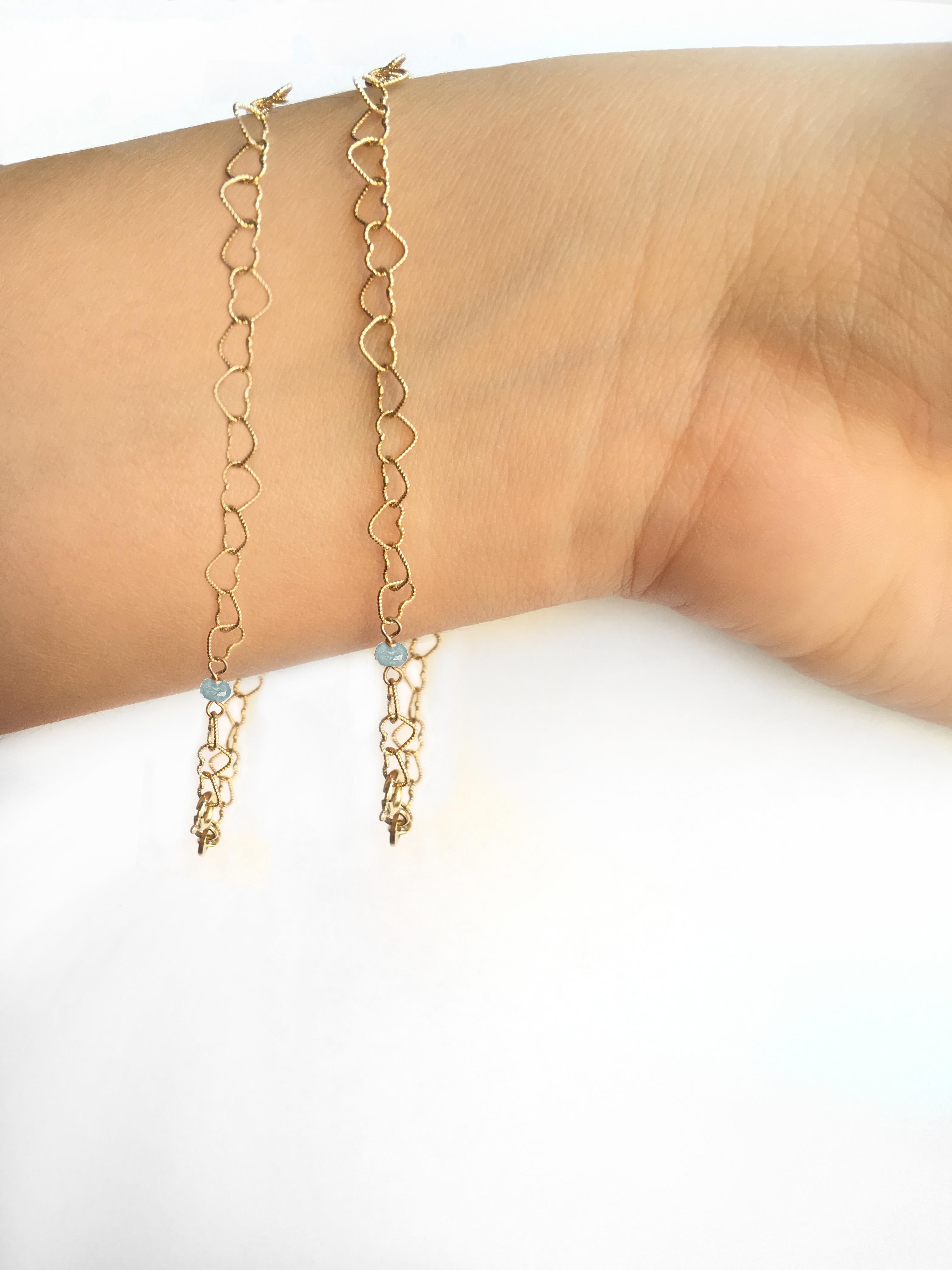 Bracelet à chaîne en forme de petit cœur en or jaune 18 carats avec aigue-marine taille en perles de 0,35 carat  Unisexe en vente