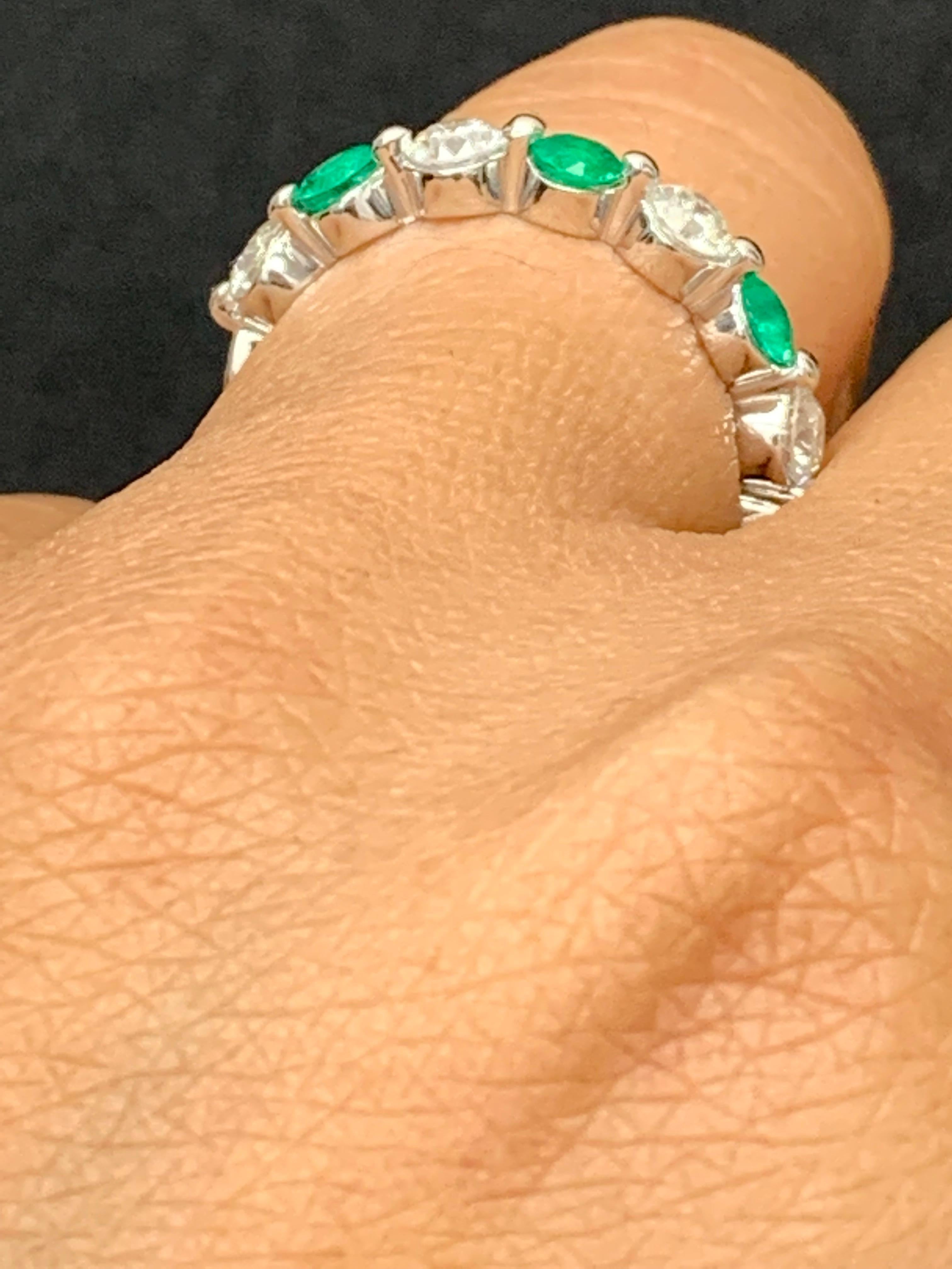 0.35 Carat Brilliant Cut Emerald and Diamond 7 Stone Wedding Band 14K White Gold For Sale 4