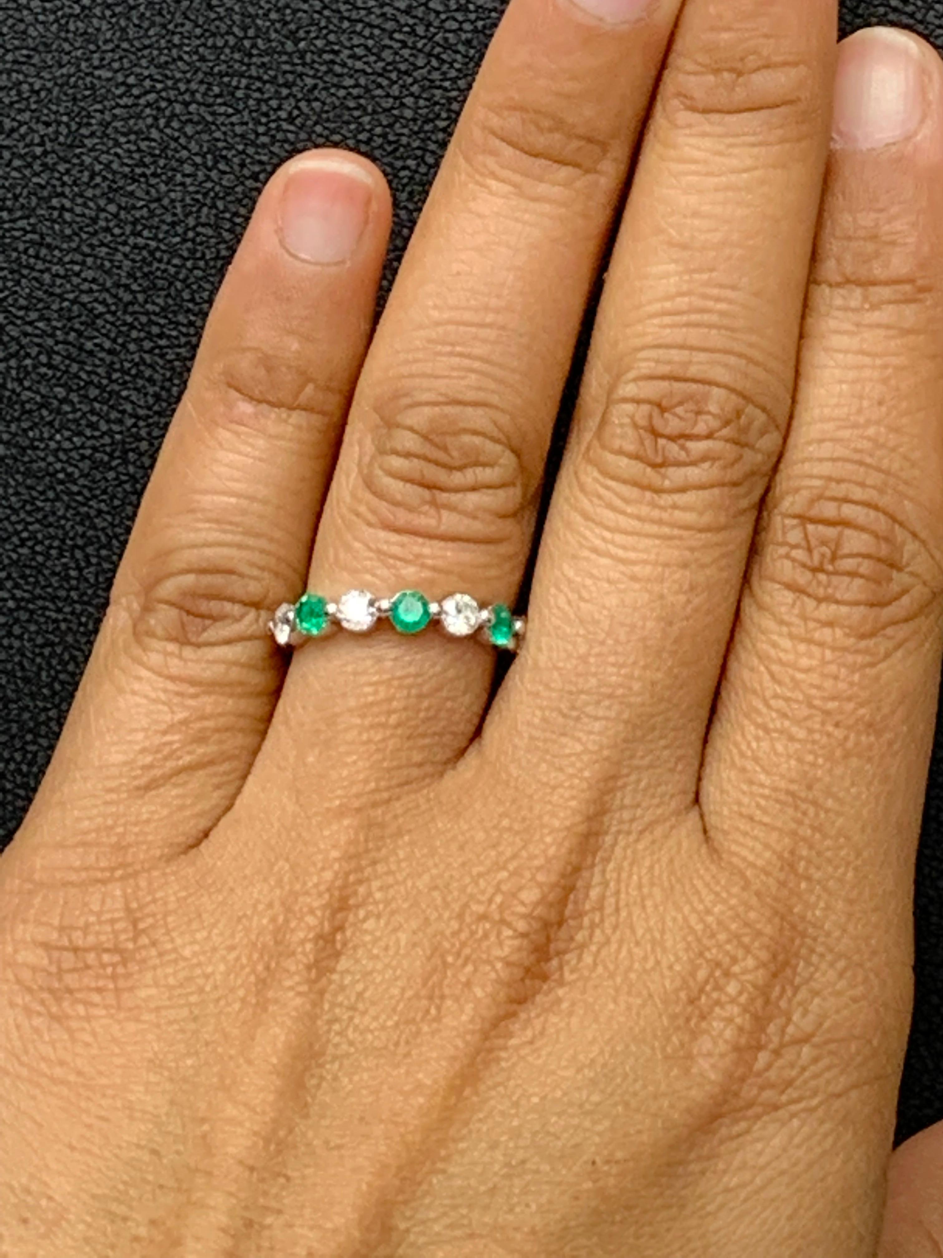 0.35 Carat Brilliant Cut Emerald and Diamond 7 Stone Wedding Band 14K White Gold For Sale 6