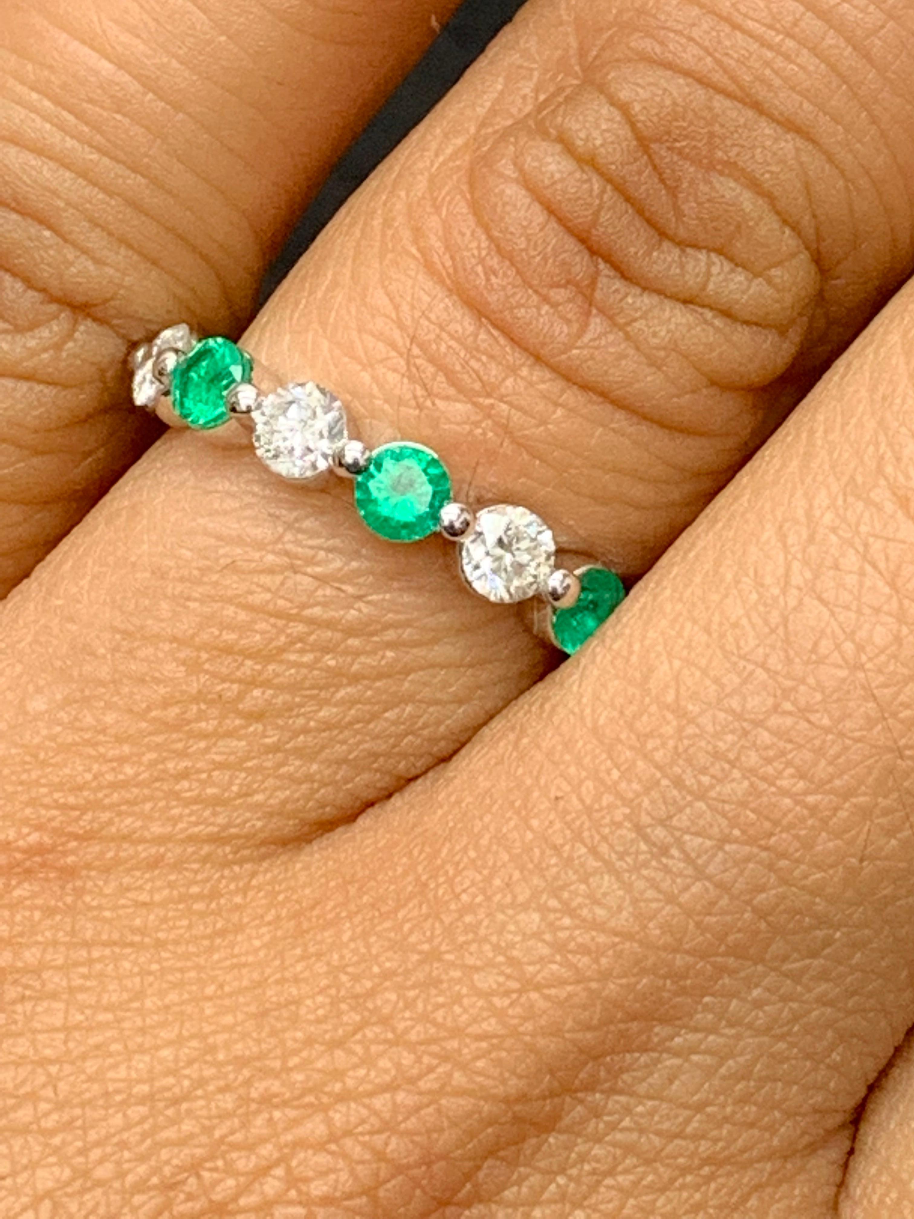 0.35 Carat Brilliant Cut Emerald and Diamond 7 Stone Wedding Band 14K White Gold For Sale 2