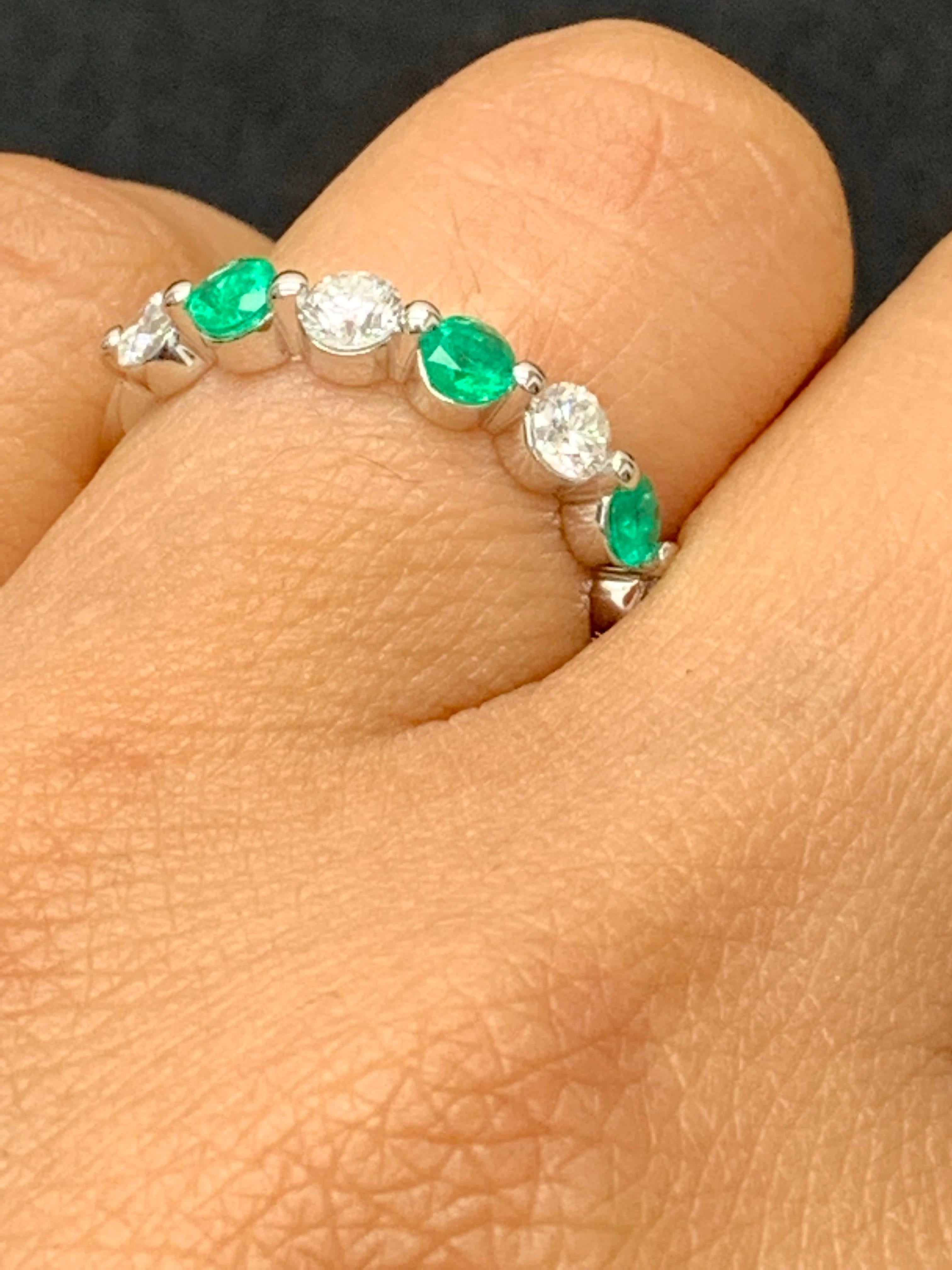 0.35 Carat Brilliant Cut Emerald and Diamond 7 Stone Wedding Band 14K White Gold For Sale 3