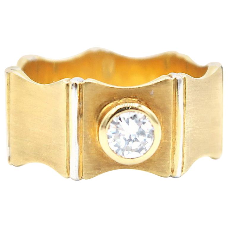 0.35 Carat Diamond 18 Karat Gold Band Ring 18 Karat White Gold Vertical Edges For Sale